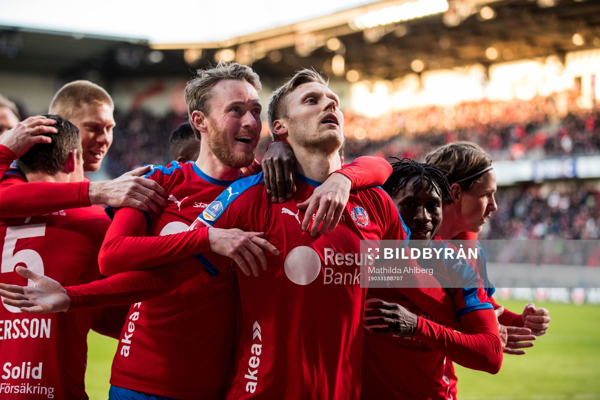 Helsingborgs Rasmus Jönsson och Andri Bjarnason jublar under fotbollsmatchen i Allsvenskan mellan Helsingborg och Norrköping den 31 mars 2019 i Helsingborg.