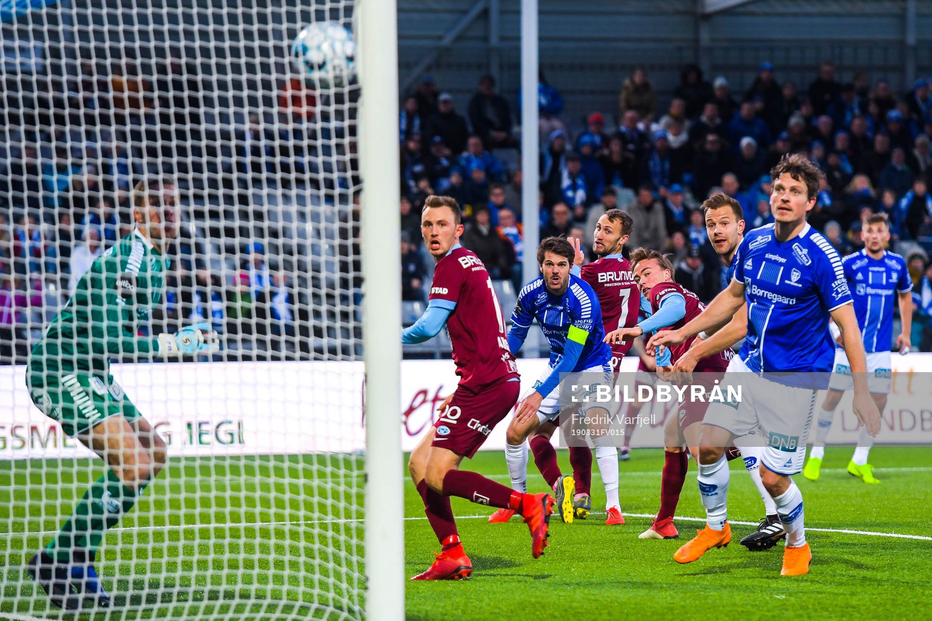 Magnus Eikrem of Molde scores 1-1