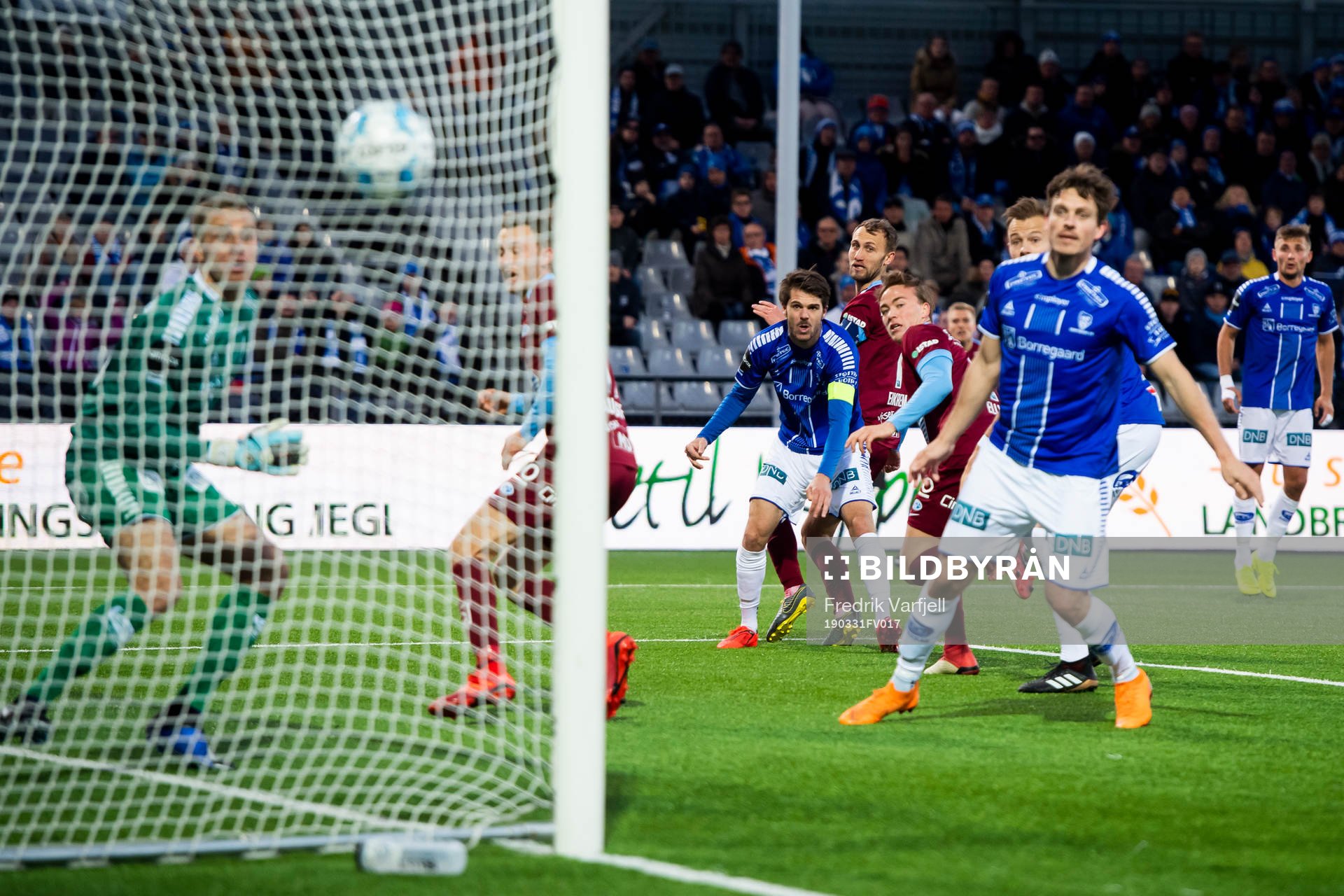 Magnus Eikrem of Molde scores 1-1