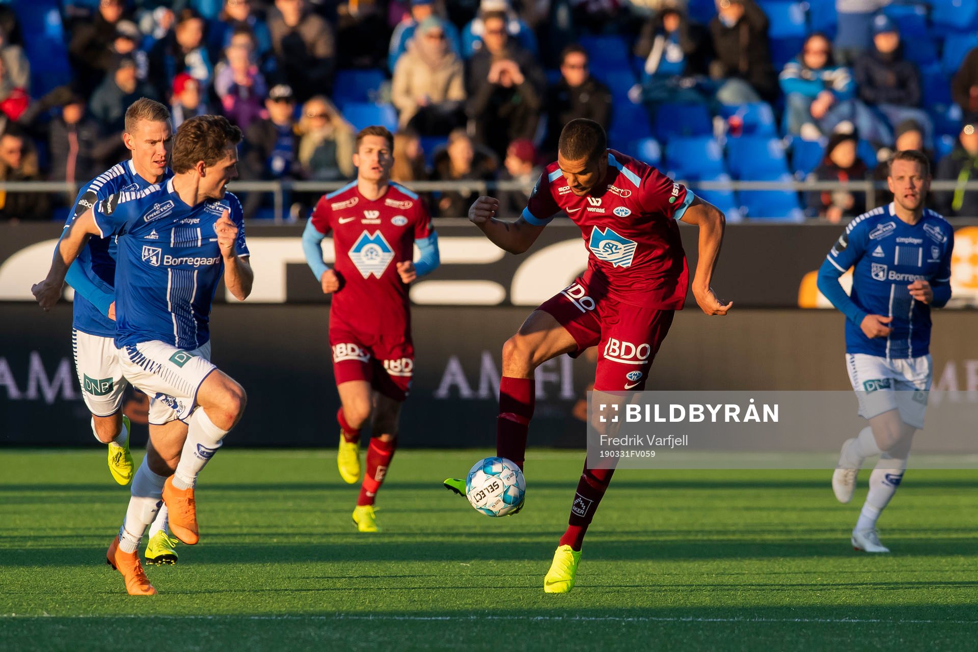 Jørgen Horn of Sarpsborg 08 and Ohi Omoijuanfo of Molde