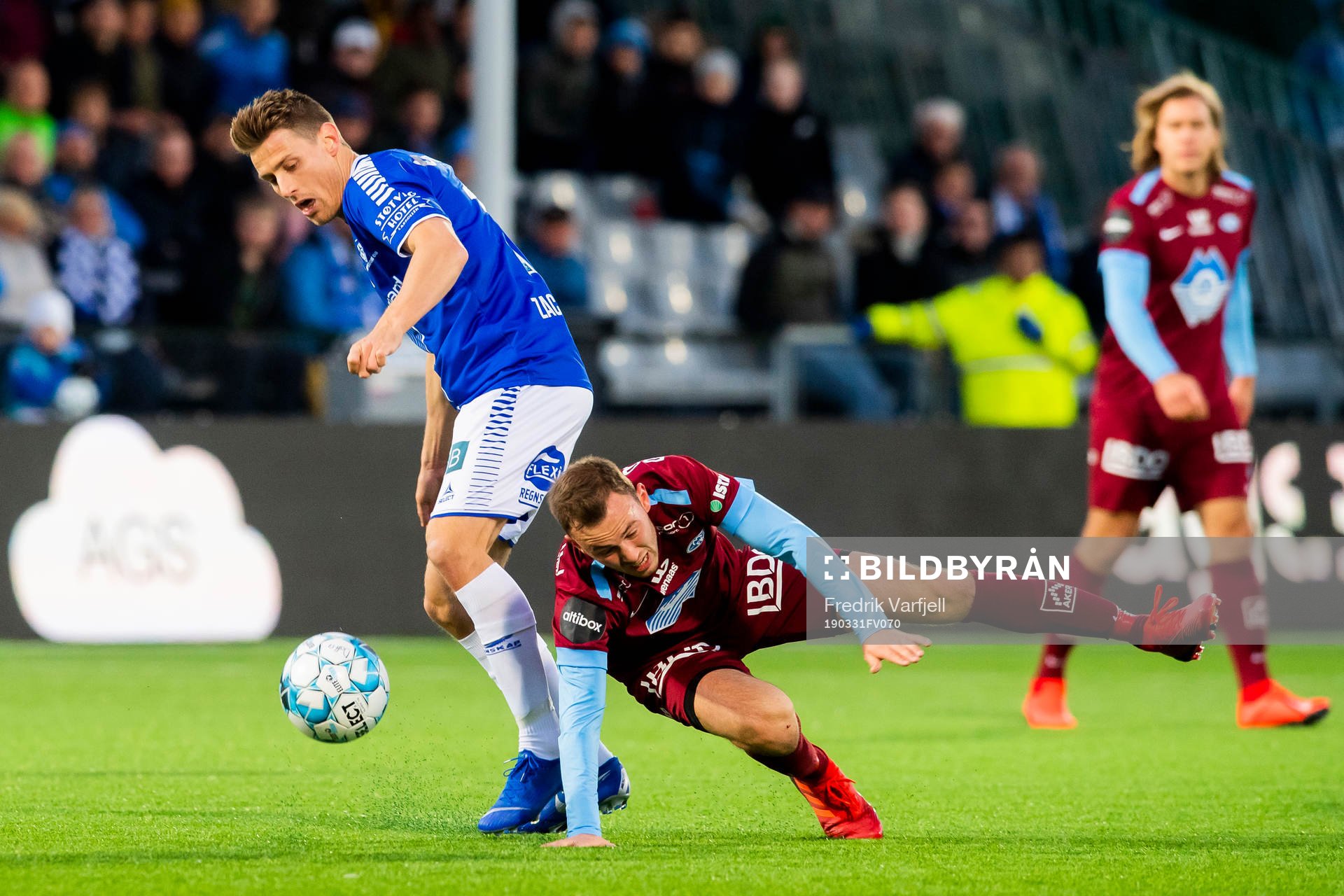 Kristoffer Zachariassen of Sarpsborg 08 and Fredrik Aursnes