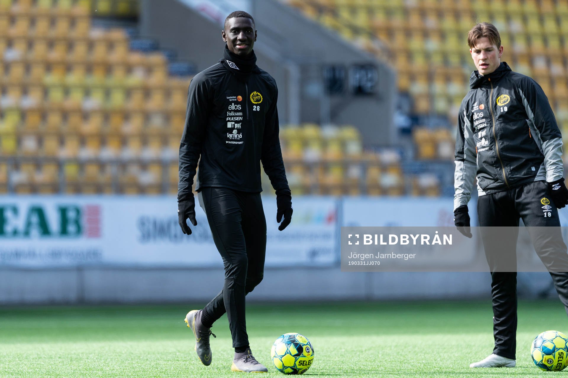 Marokhy Ndione och Simon Olsson under en träning med det allsvenska fotbollslaget Elfsborgs den 31 mars 2019 i Borås.