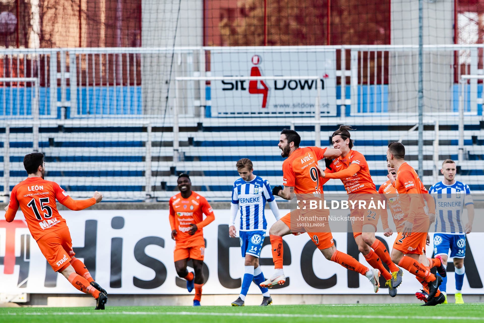 AFC Eskilstunas Denni Avdic jublar