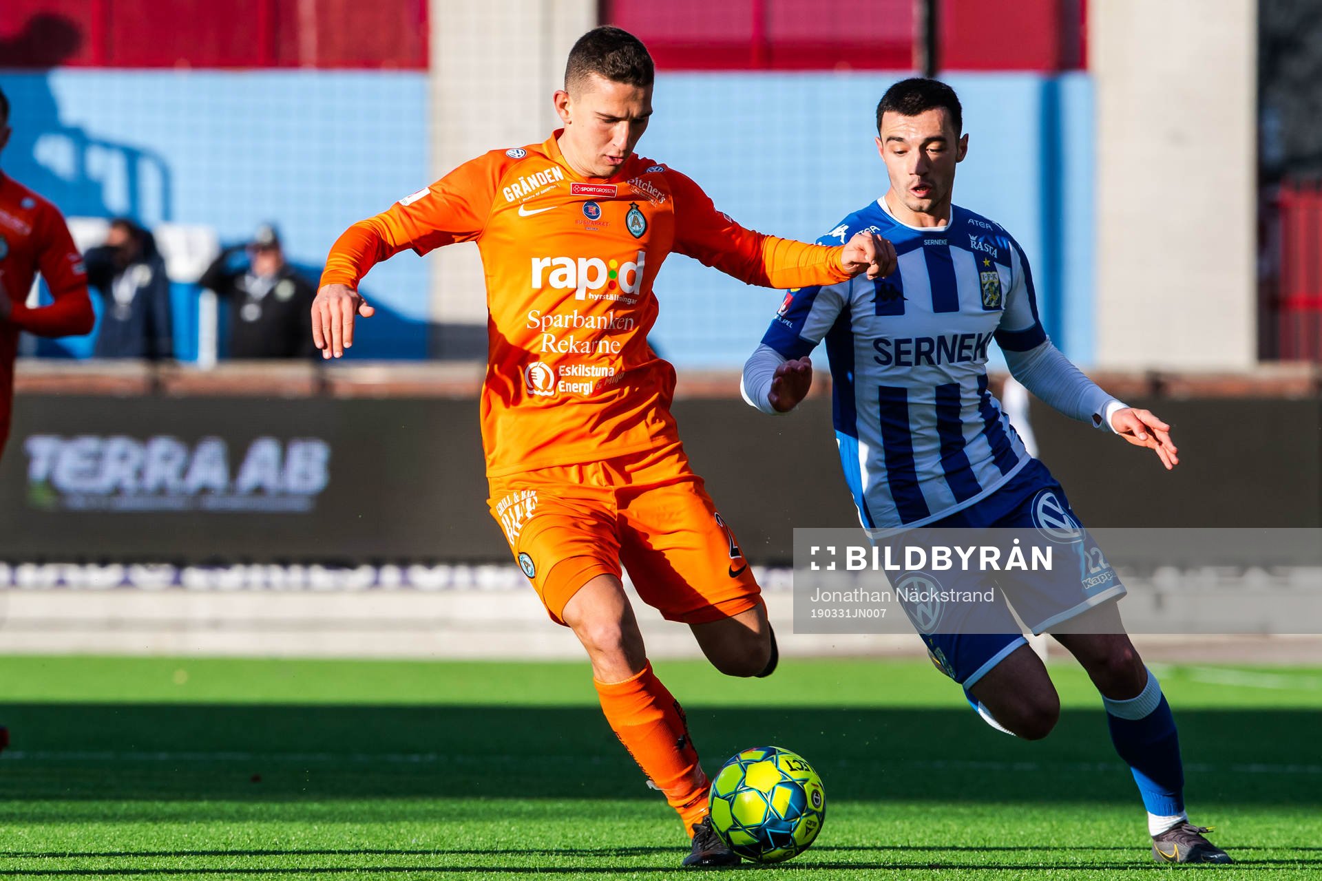 AFC Eskilstunas Adnan Kojic och IFK Göteborgs Giorgi