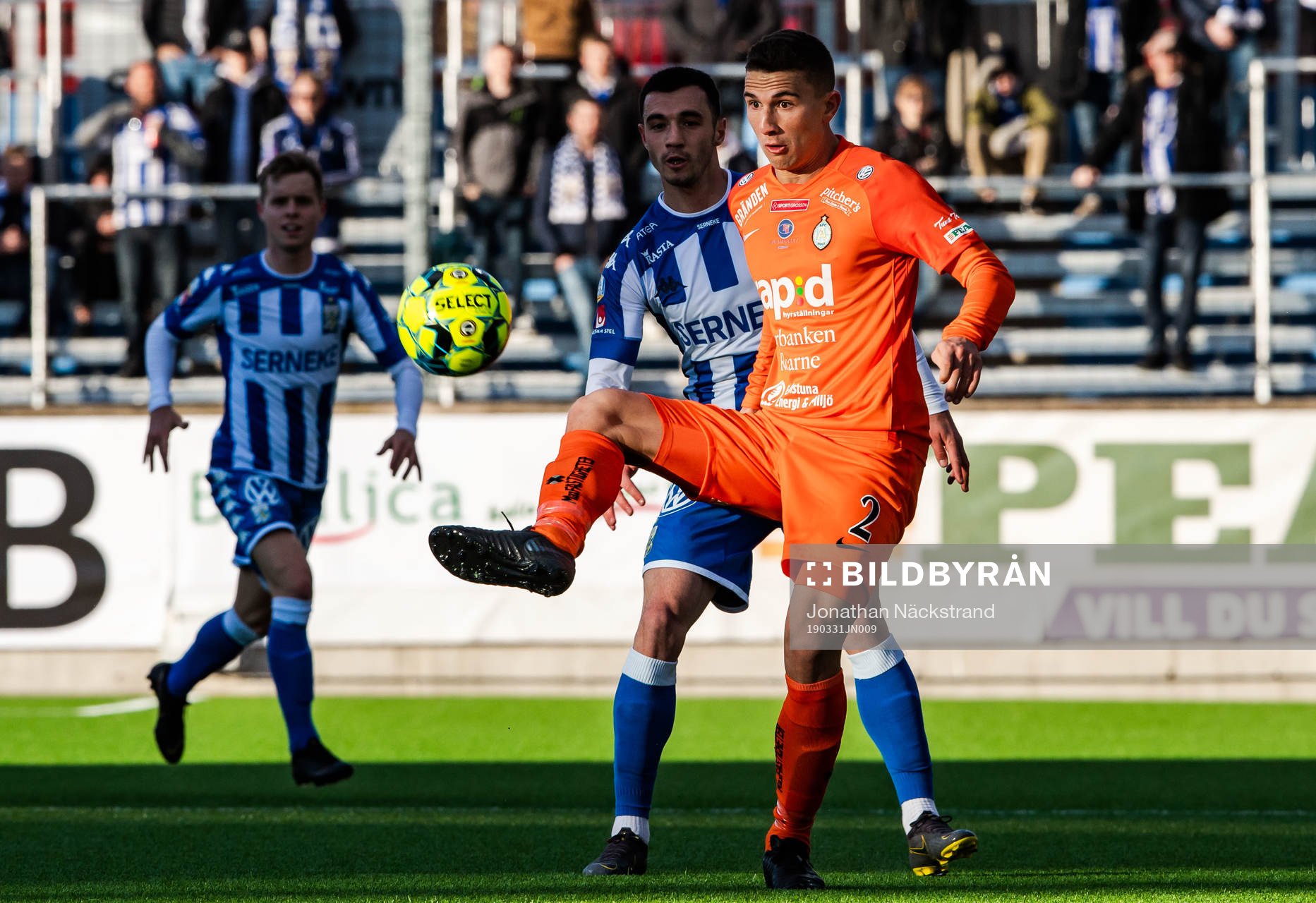 AFC Eskilstunas Adnan Kojic och IFK Göteborgs Giorgi