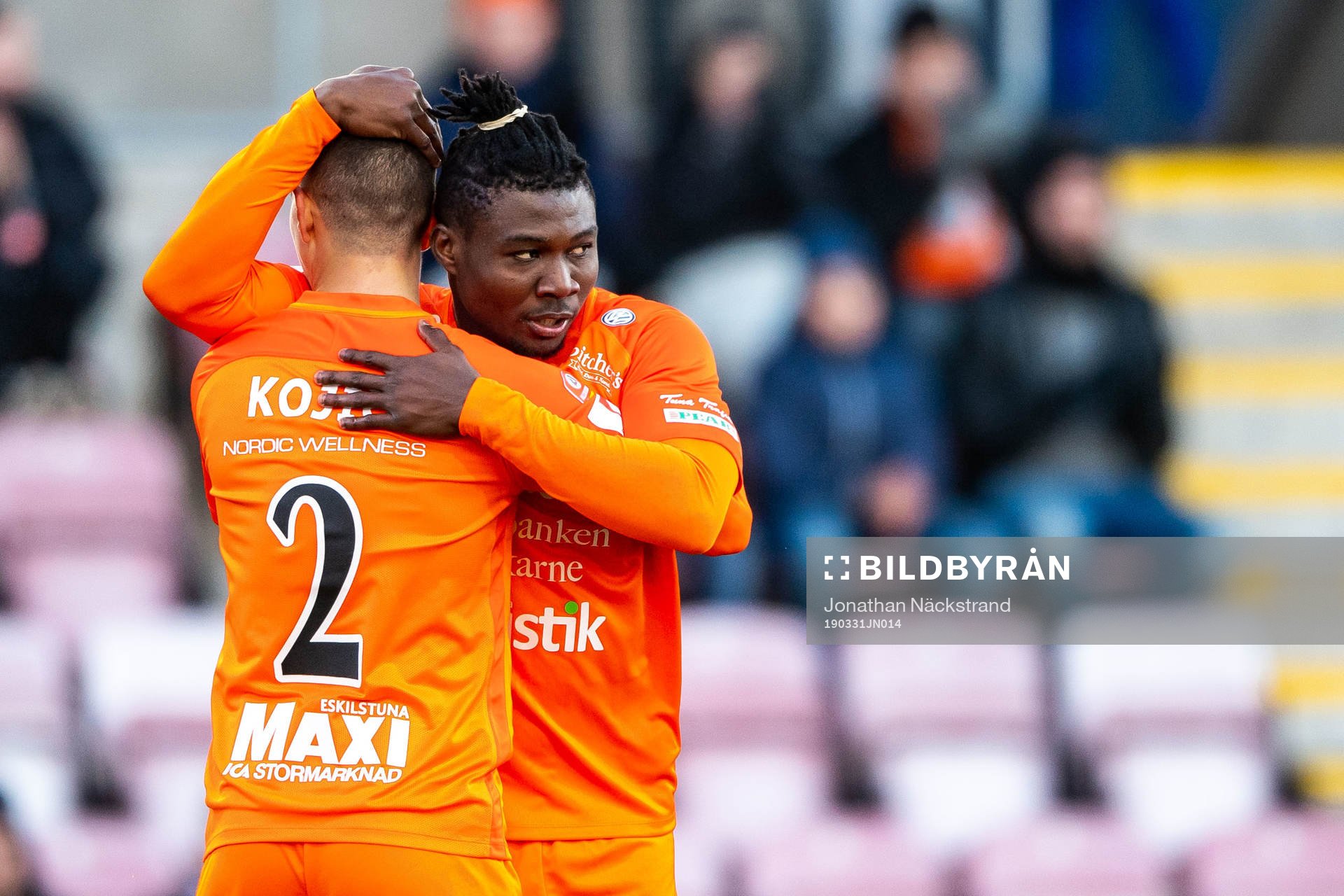 AFC Eskilstunas Samuel Nnamani jublar med Adnan Kojic