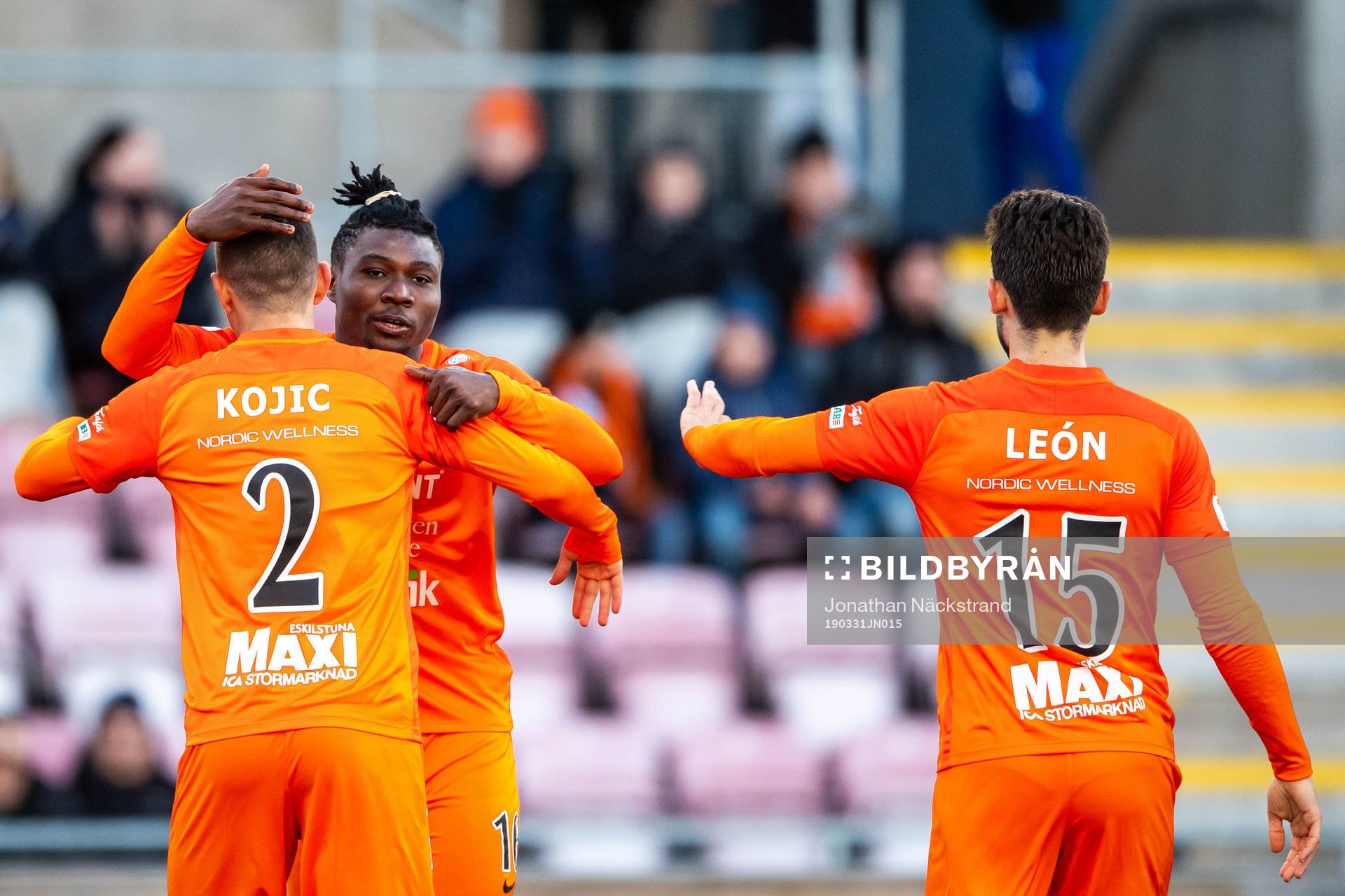 AFC Eskilstunas Samuel Nnamani jublar med Adnan Kojic