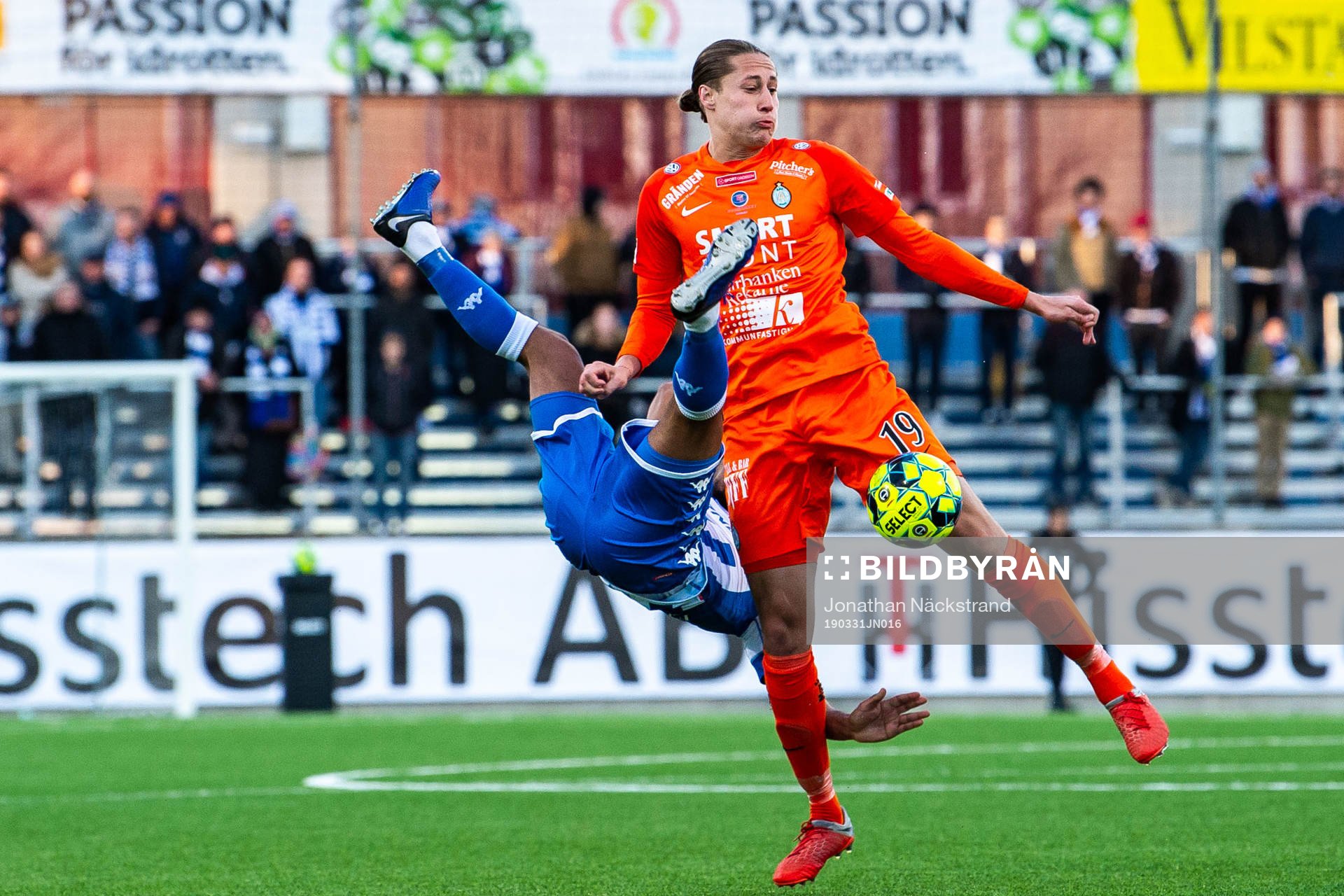 IFK Göteborgs Junes Barny och AFC Eskilstunas Felix Michel