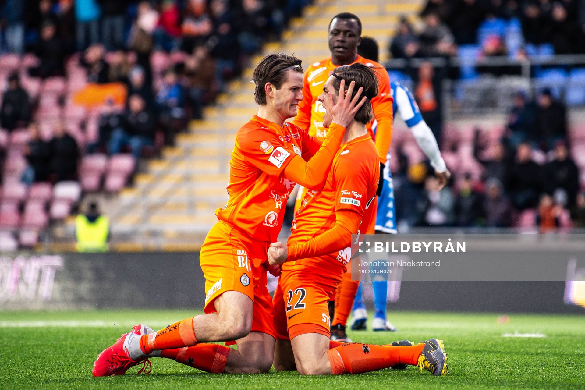 AFC Eskilstunas Adi Nalic och Wilhelm Loeper jublar