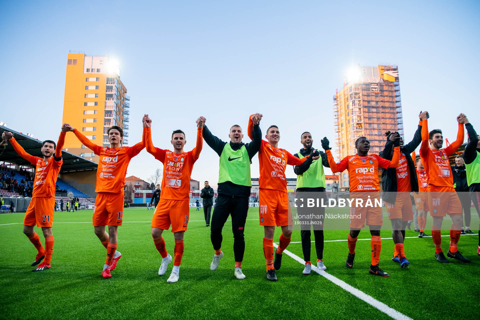 AFC Eskilstunas spelare jublar
