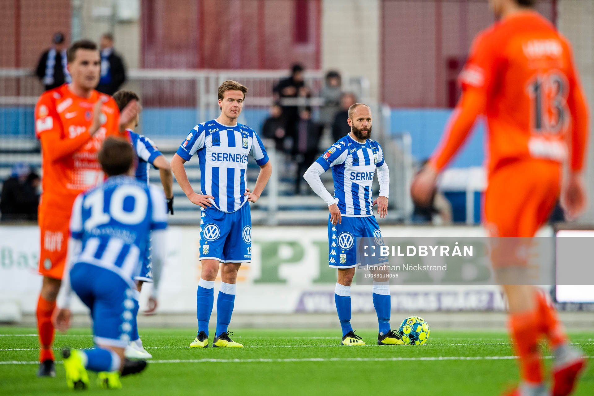 IFK Göteborgs August Erlingmark och Robin Söder deppar