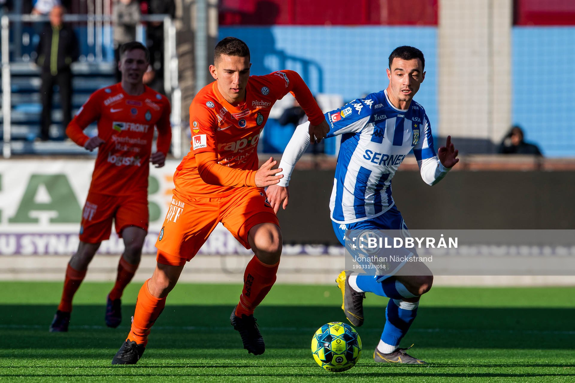 AFC Eskilstunas Adnan Kojic och IFK Göteborgs Giorgi