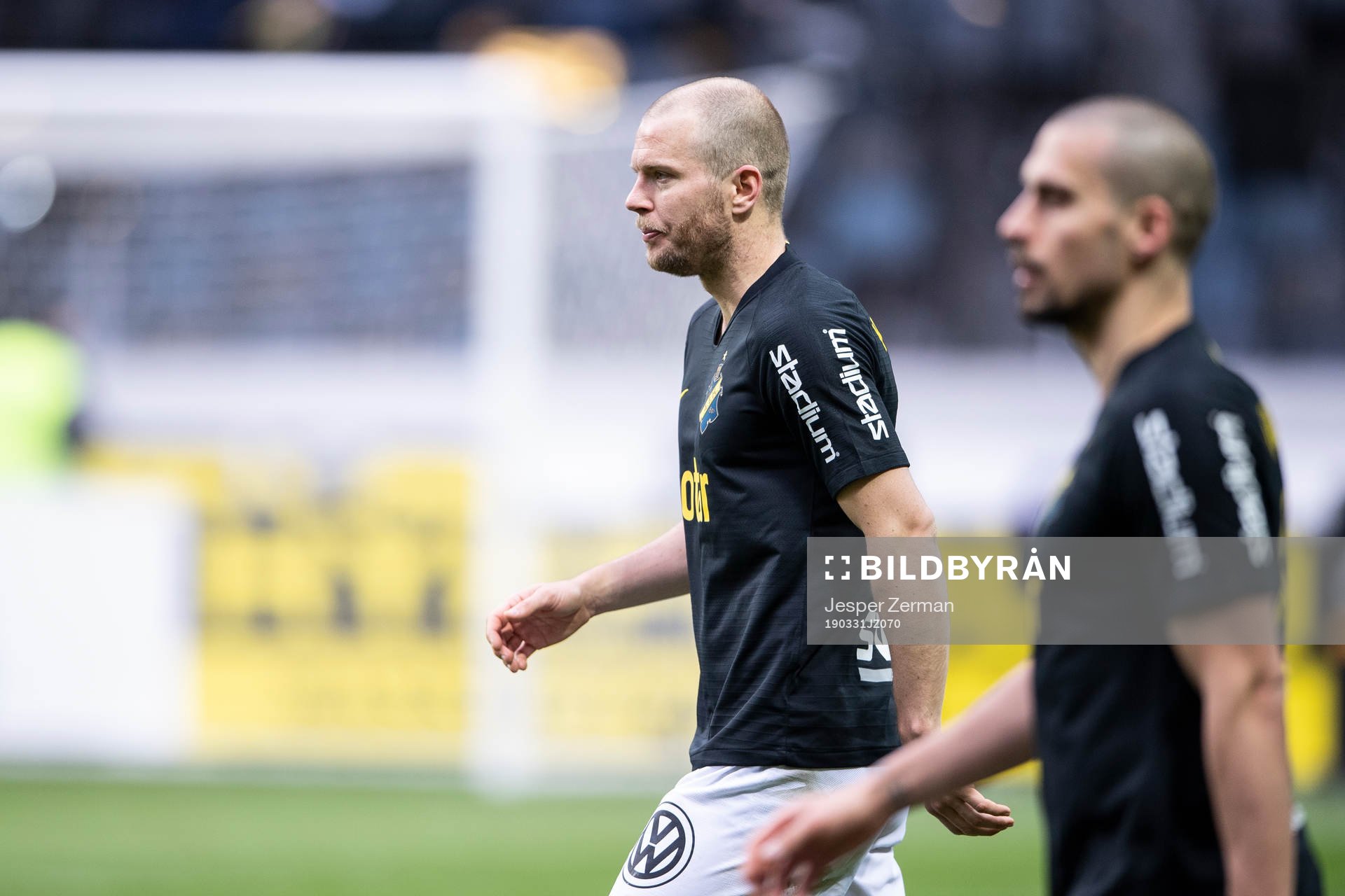 s Per Karlsson (v) och AIK:s Panajotis Dimitriadis deppar