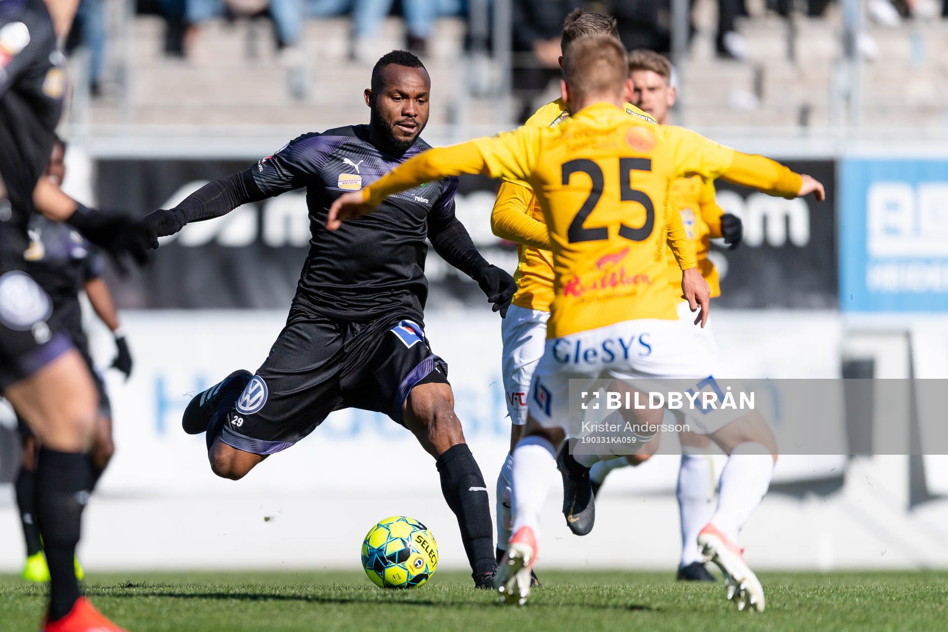 Örebros Michael Junior Omoh