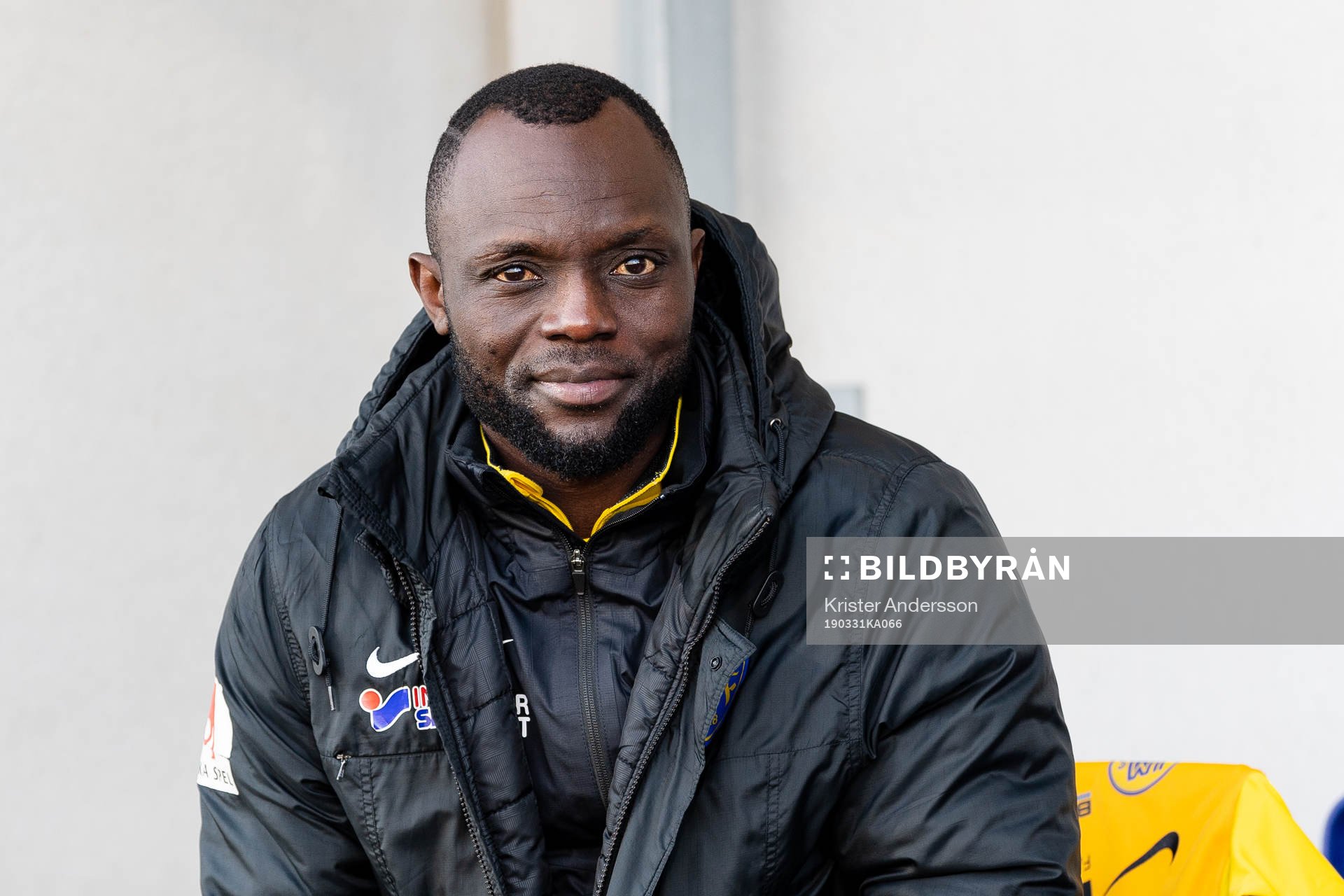 Falkenbergs John Chibuike före fotbollsmatchen i