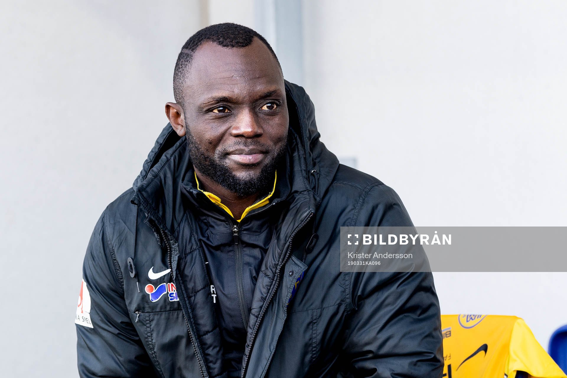 Falkenbergs John Chibuike före fotbollsmatchen i