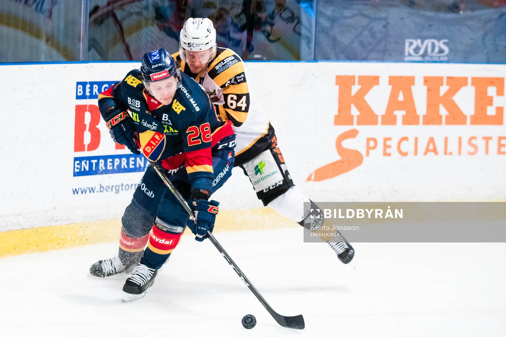 Djurgårdens Dennis Svensson och Skellefteås Jonathan Pudas