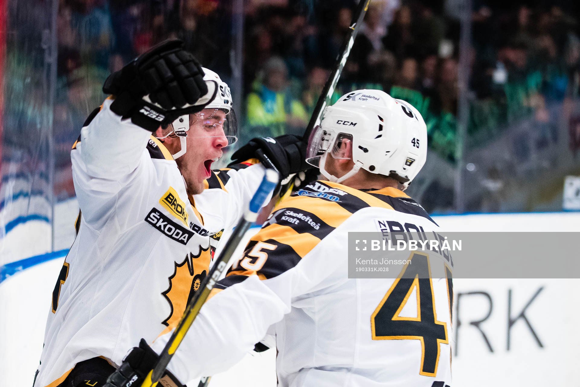 Skellefteås Andreas Wingerli jublar med Oscar Möller