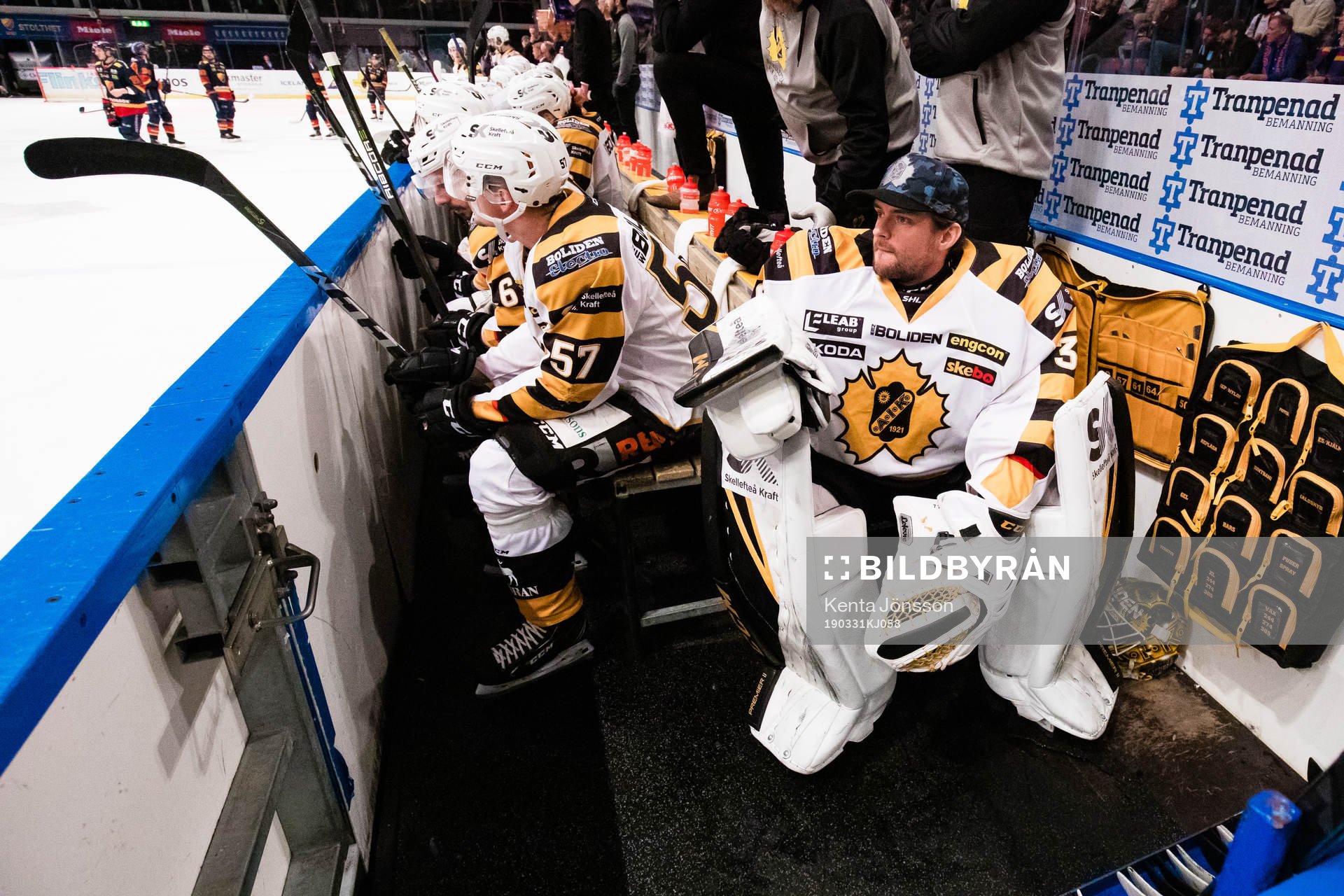 Skellefteås målvakt Gustaf Lindvall i båset