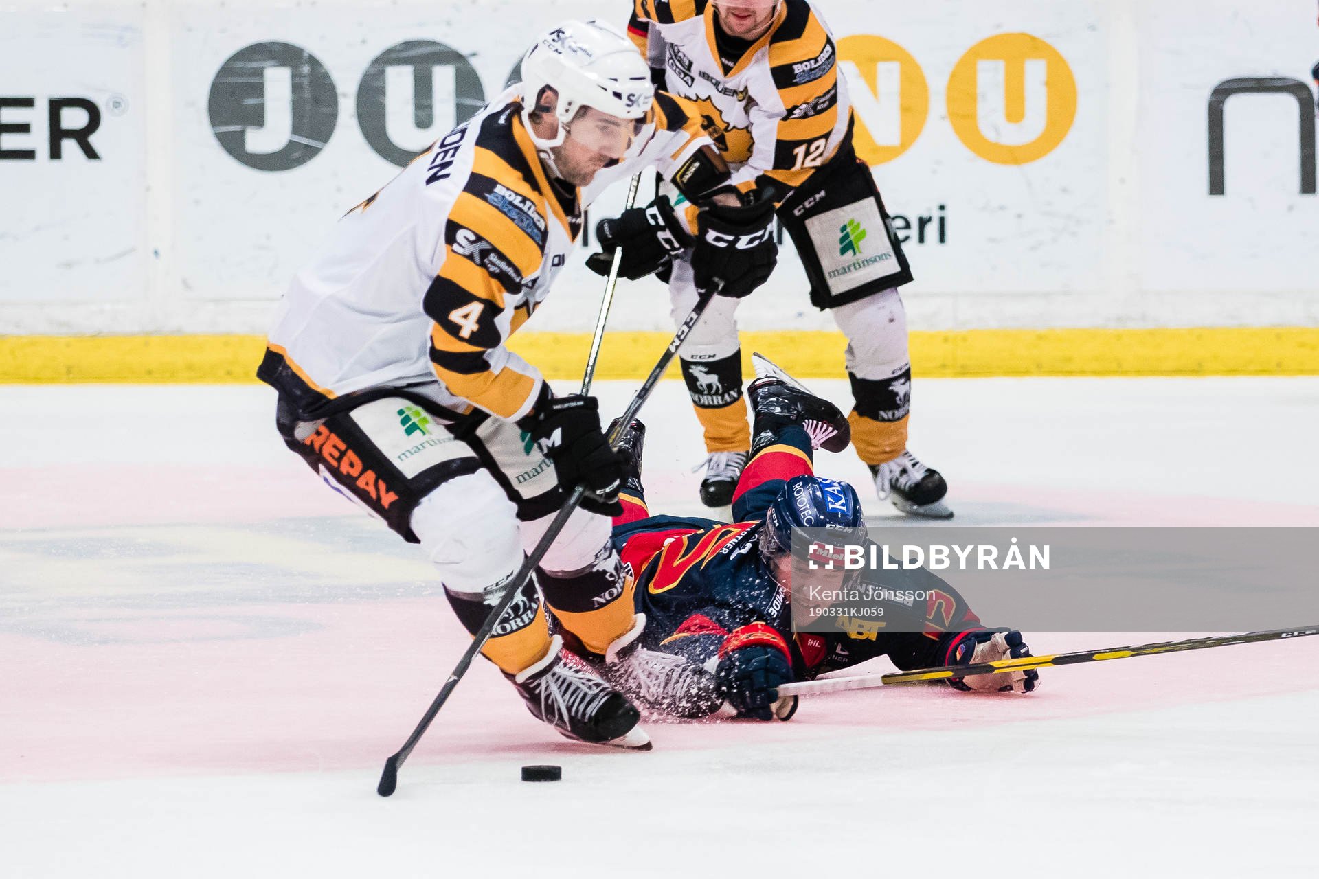 Djurgårdens Jakob Lilja och Skellefteås Bud Holloway