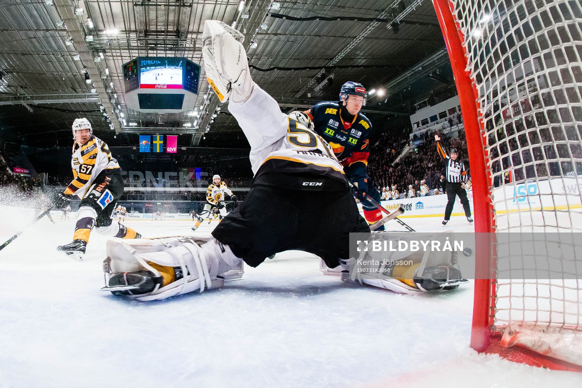 Djurgårdens Marcus Davidsson med en målchans på ett