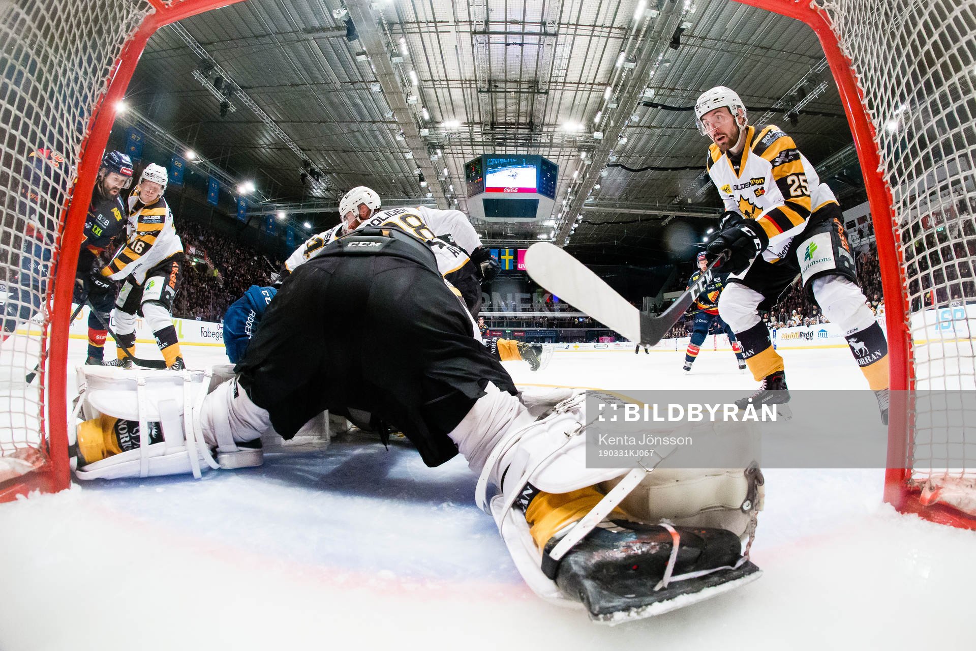 Skellefteås målvakt Mantas Armalis med en räddning