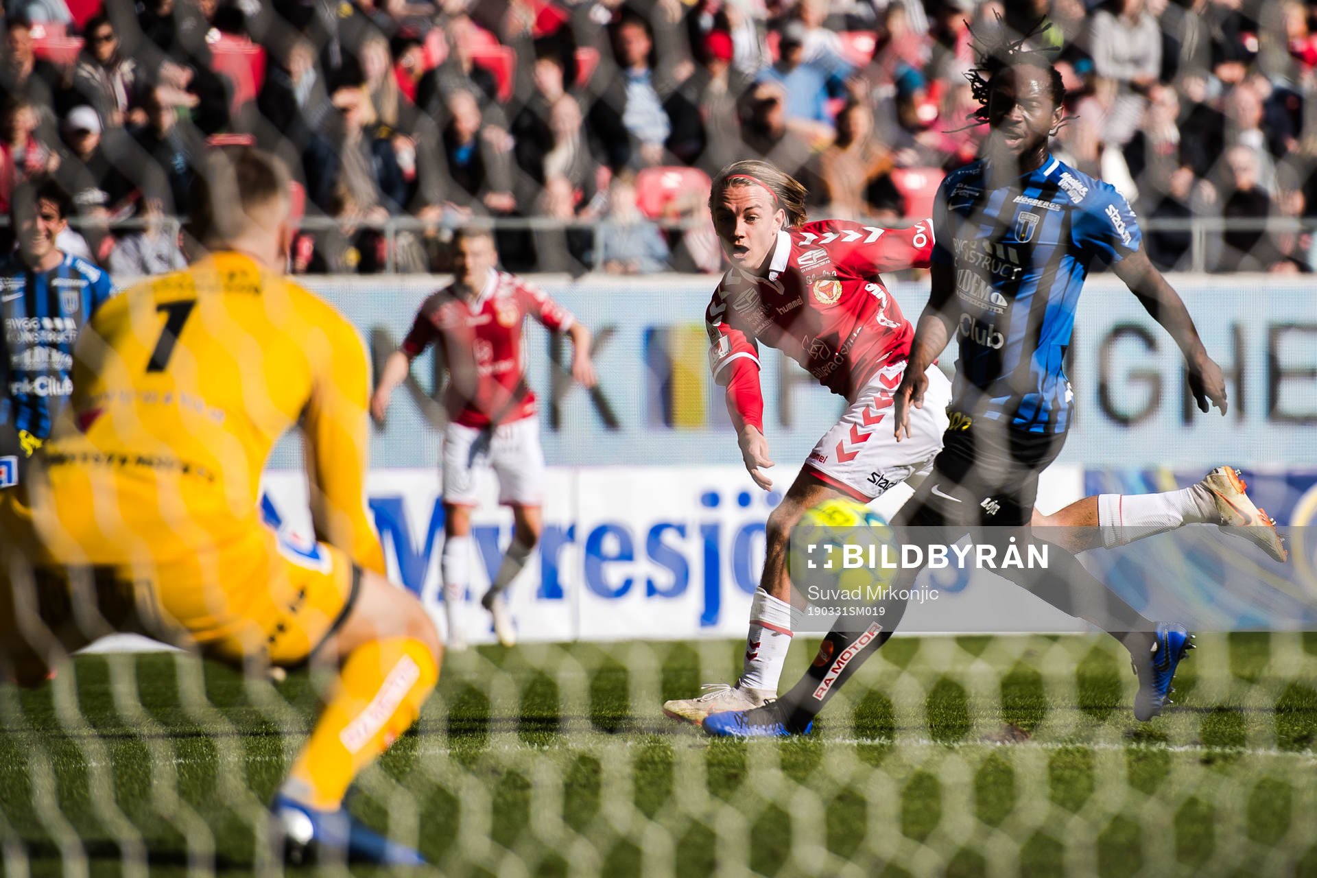 Kalmars Isak Magnusson och Sirius Kebba Ceesay