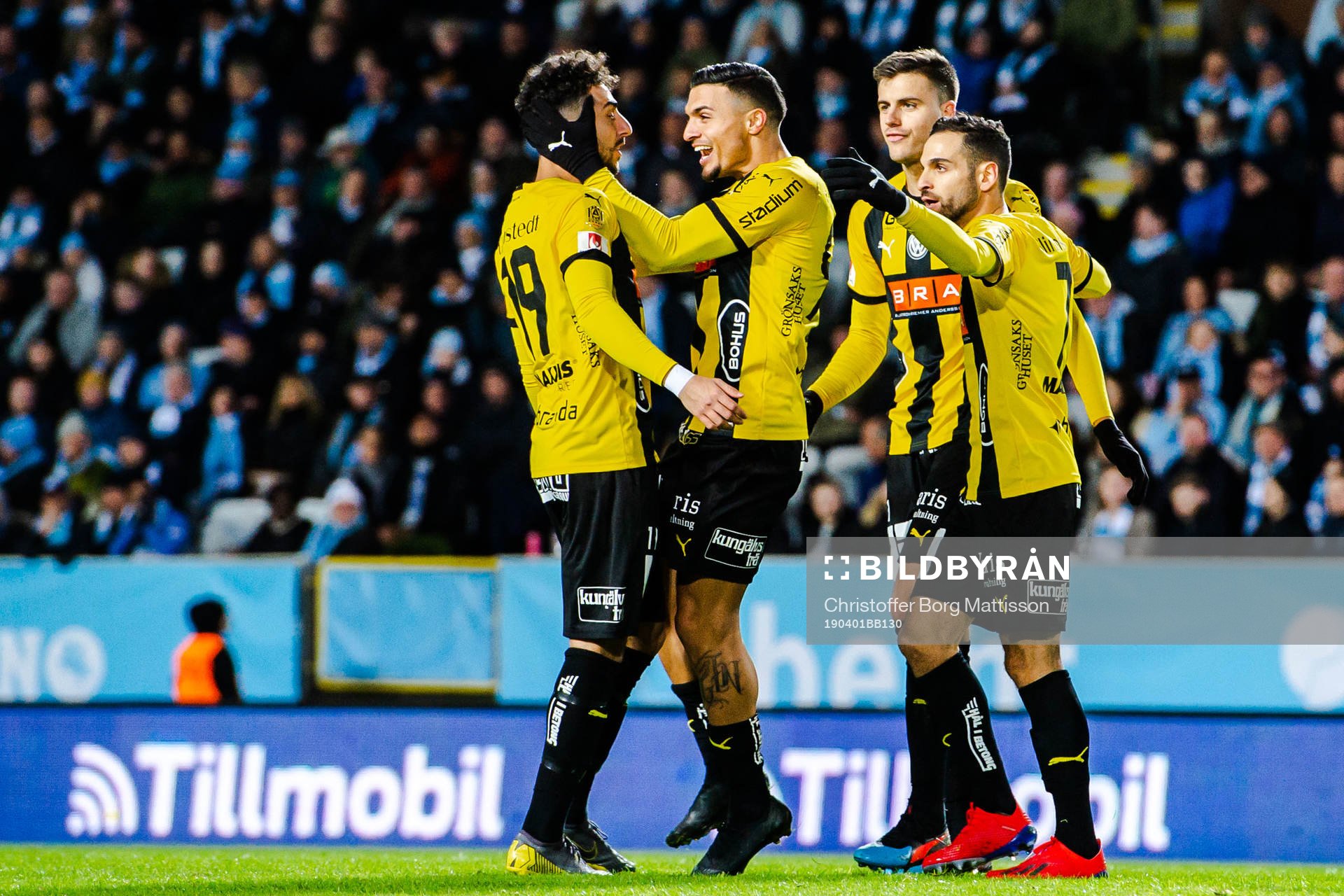 Häckens Ahmed Yasin och Daleho Irandust jublar med