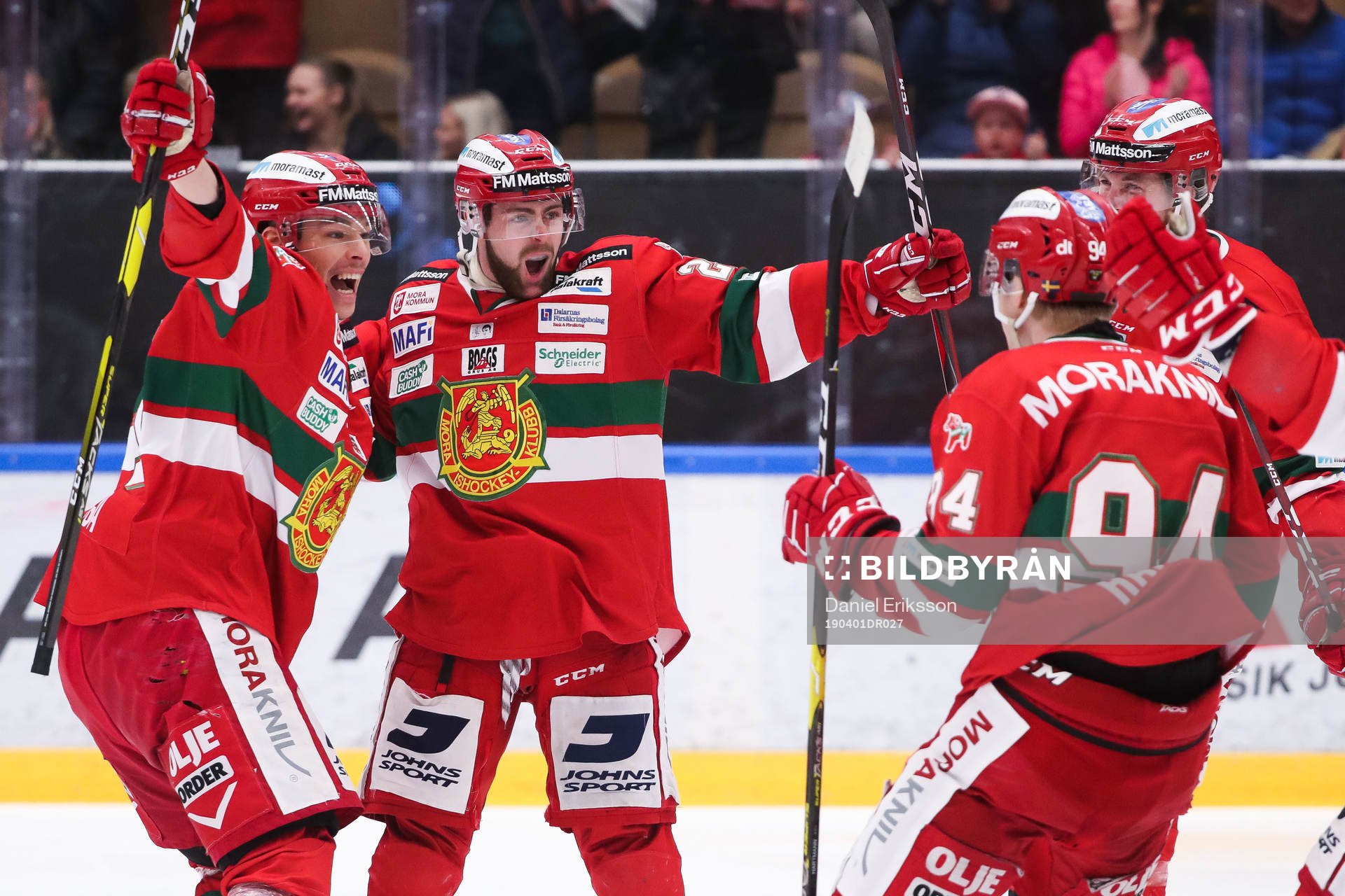 Moras Oskar Svanlund jublar med lagkamrater