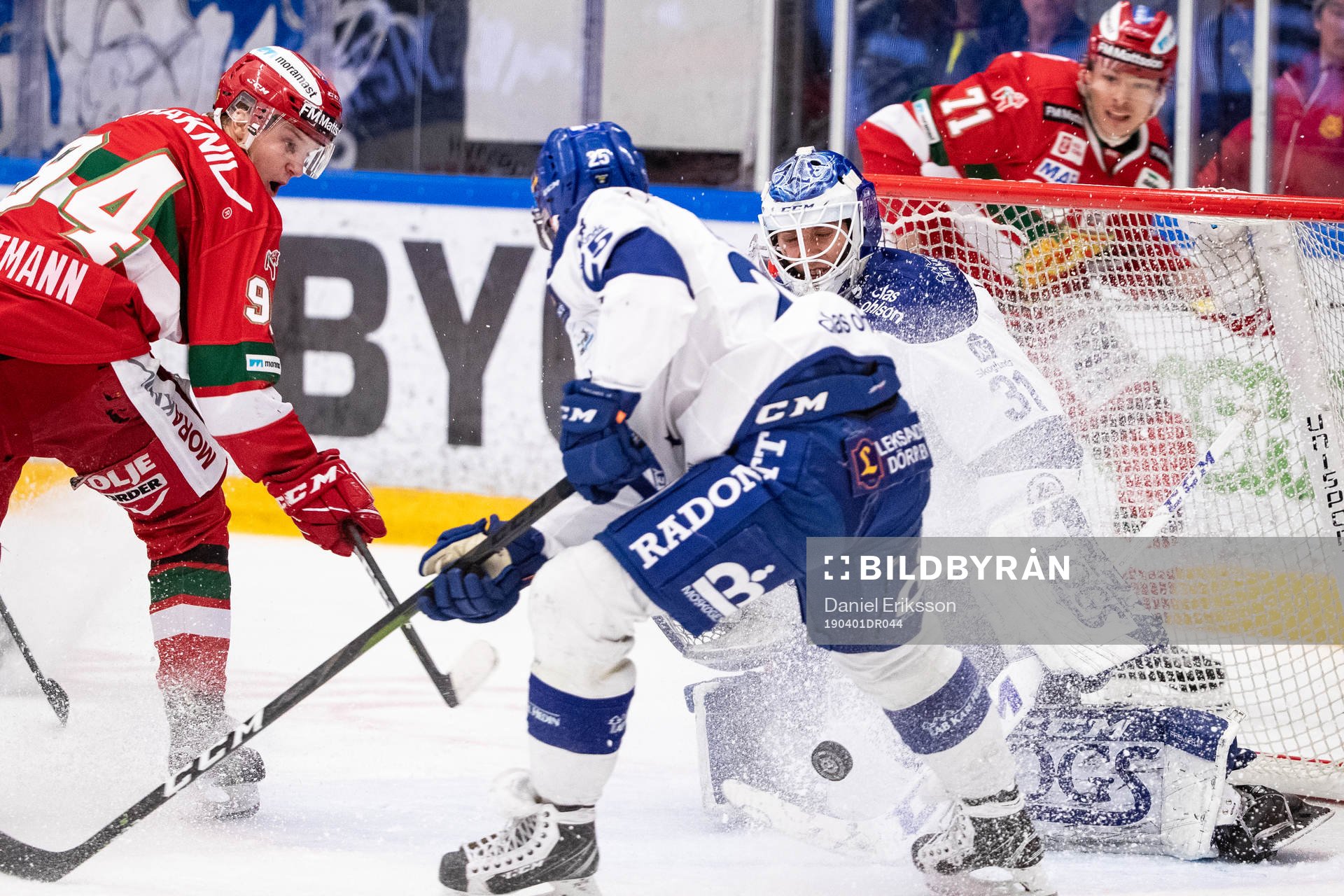 Leksands målvakt Jonas Arntzen och Moras Adam Edström