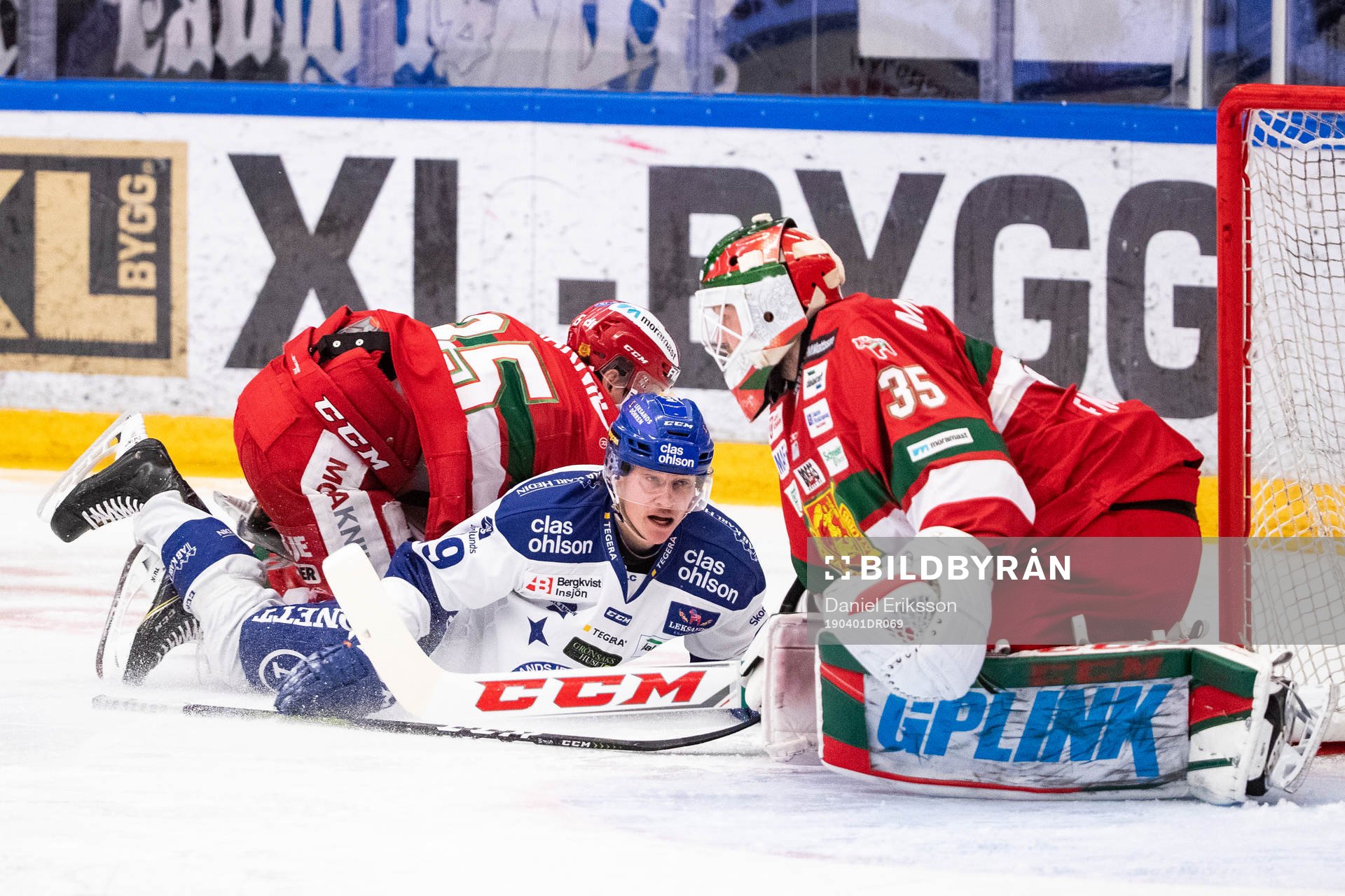 Moras Michael Haga och målvakt Christian Engstrand  och