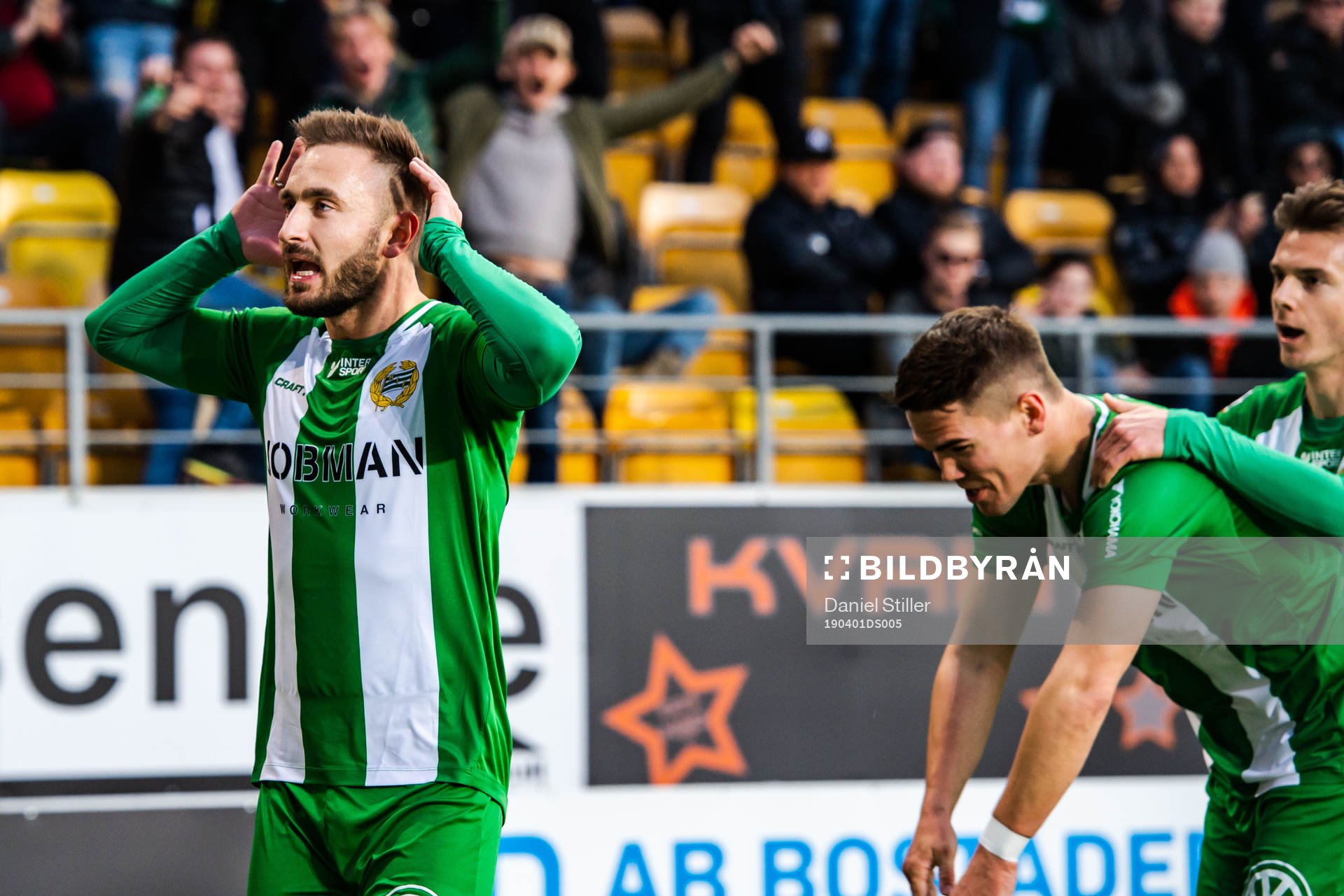 Hammarbys Muamer Tankovic jublar med lagkamrater efter 0-1 under fotbollsmatchen i Allsvenskan mellan Elfsborg och Hammarby den 1 april i Borås.