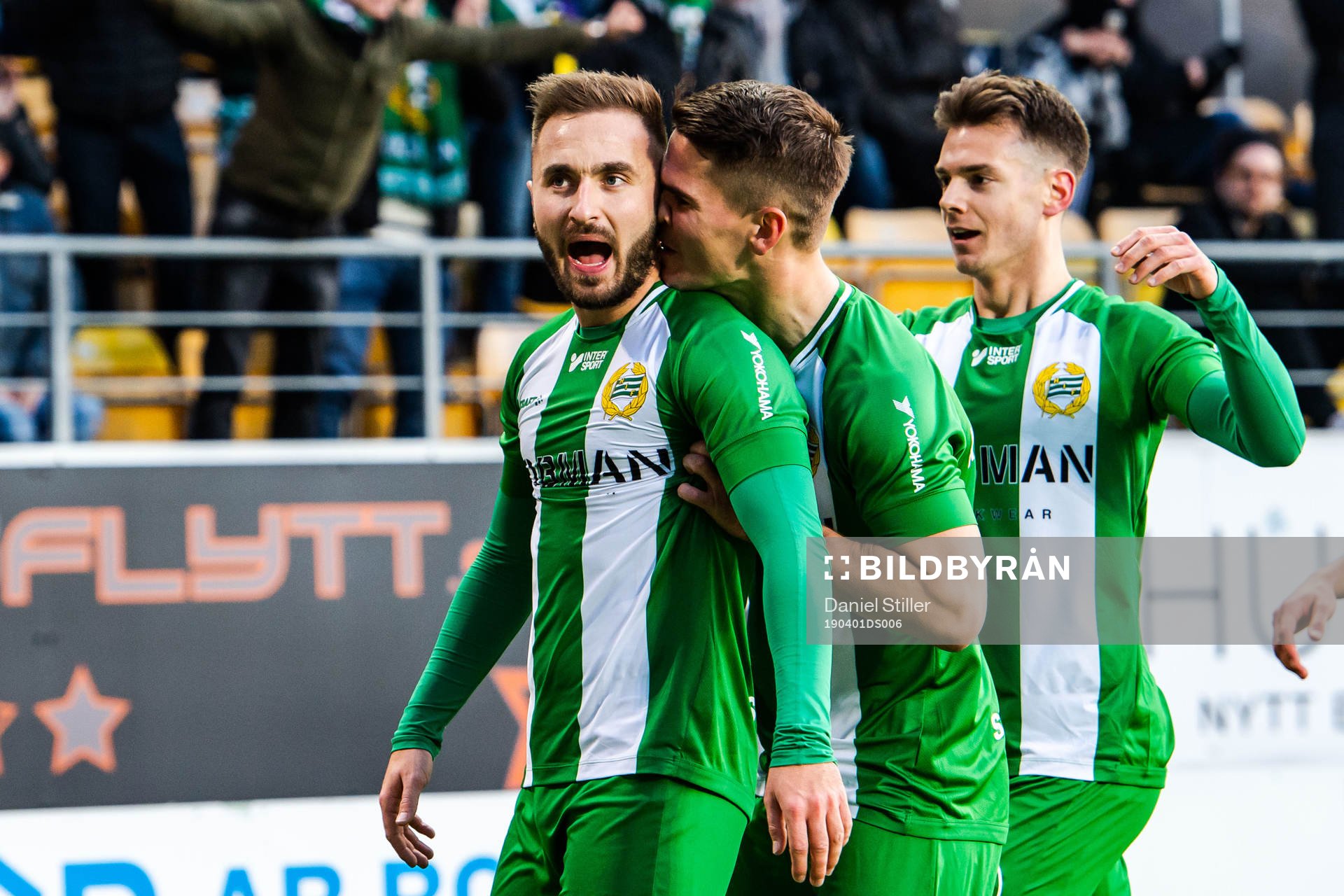 Hammarbys Muamer Tankovic jublar med lagkamrater