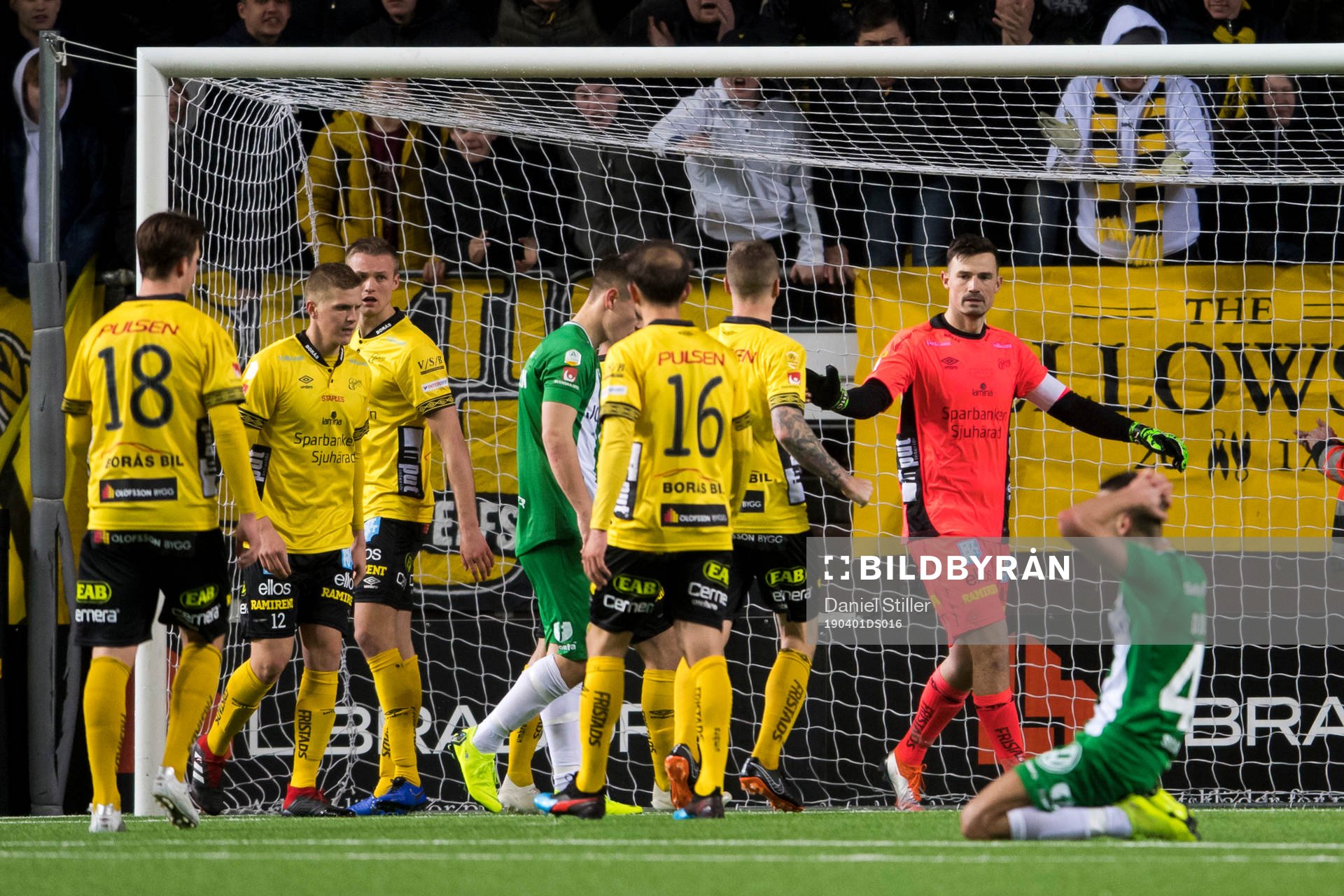 Elfsborgs målvakt Kevin Stuhr Ellegaard jublar