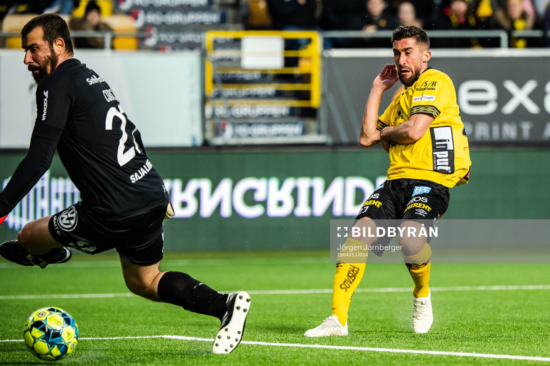 Elfsborgs Frederik Holst gör 1-1 bakom Hammarbys målvakt