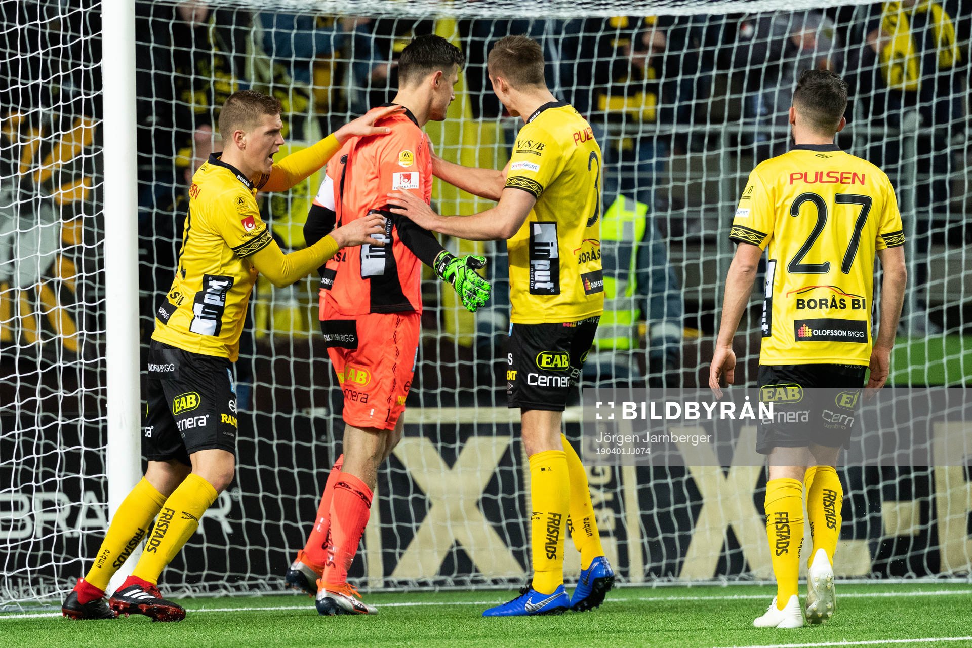 Elfsborgs Joakim Nilsson och Stian Rode Gregersen klappar