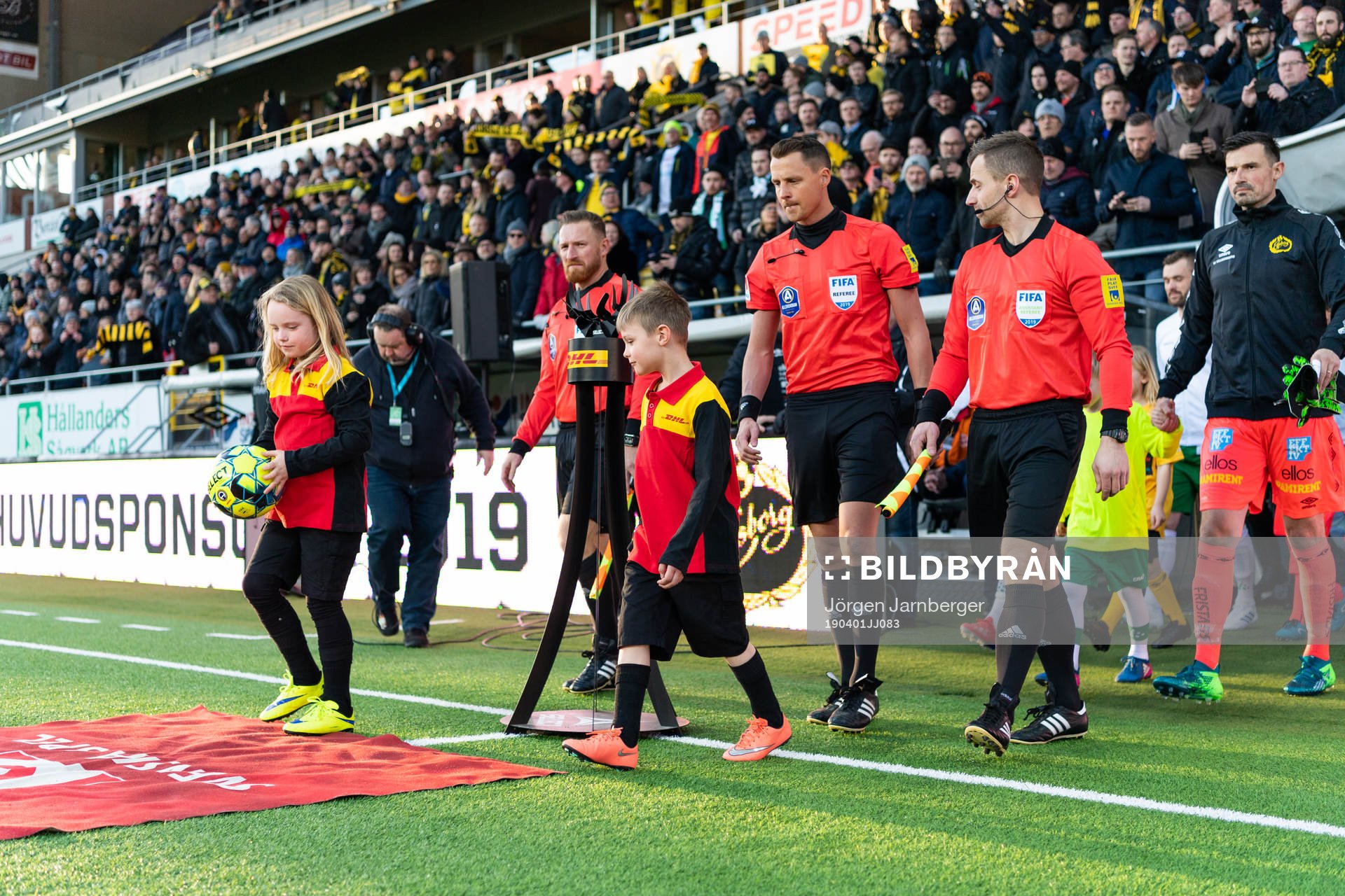 Domarteamet med domare Andreas Ekberg och assisterande