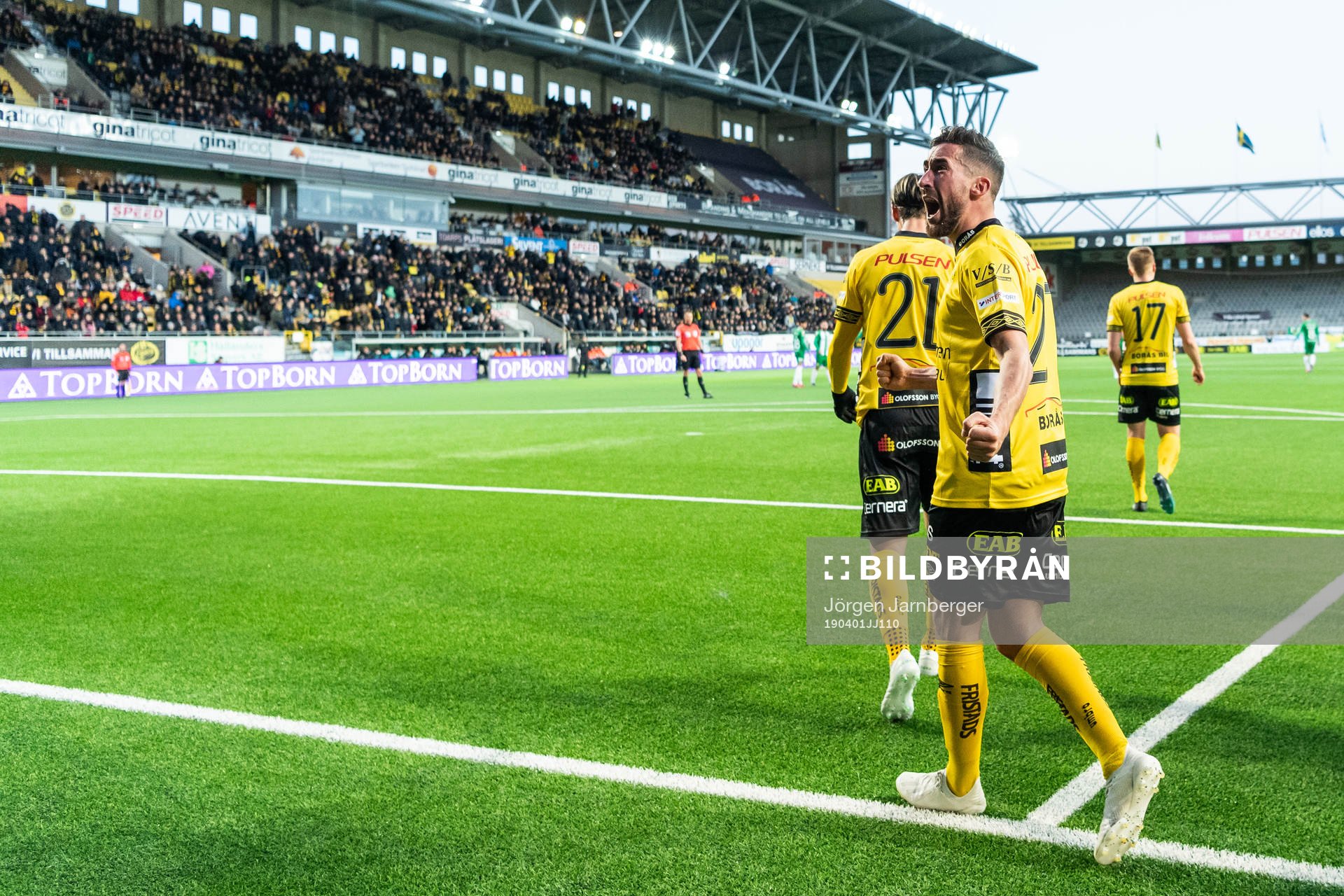 Elfsborgs Frederik Holst jublar efter att gjort 1-1 under fotbollsmatchen i Allsvenskan mellan Elfsborg och Hammarby den 1 april 2019 i Borås.