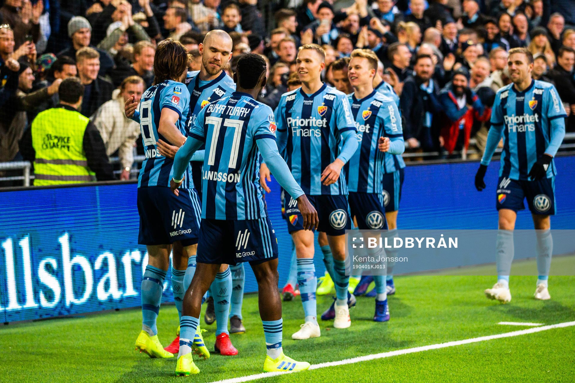 Djurgårdens Kevin Walker jublar med lagkamrater