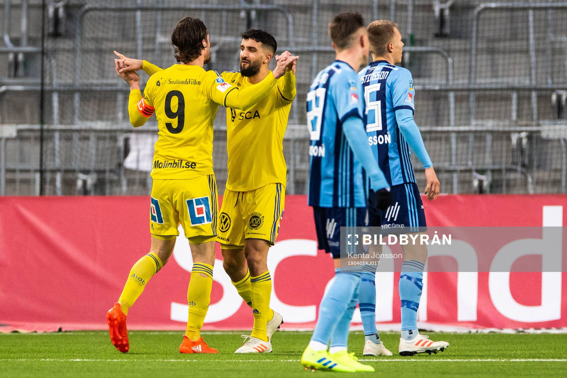 Sundsvalls Linus Hallenius och Omar Eddahri jublar