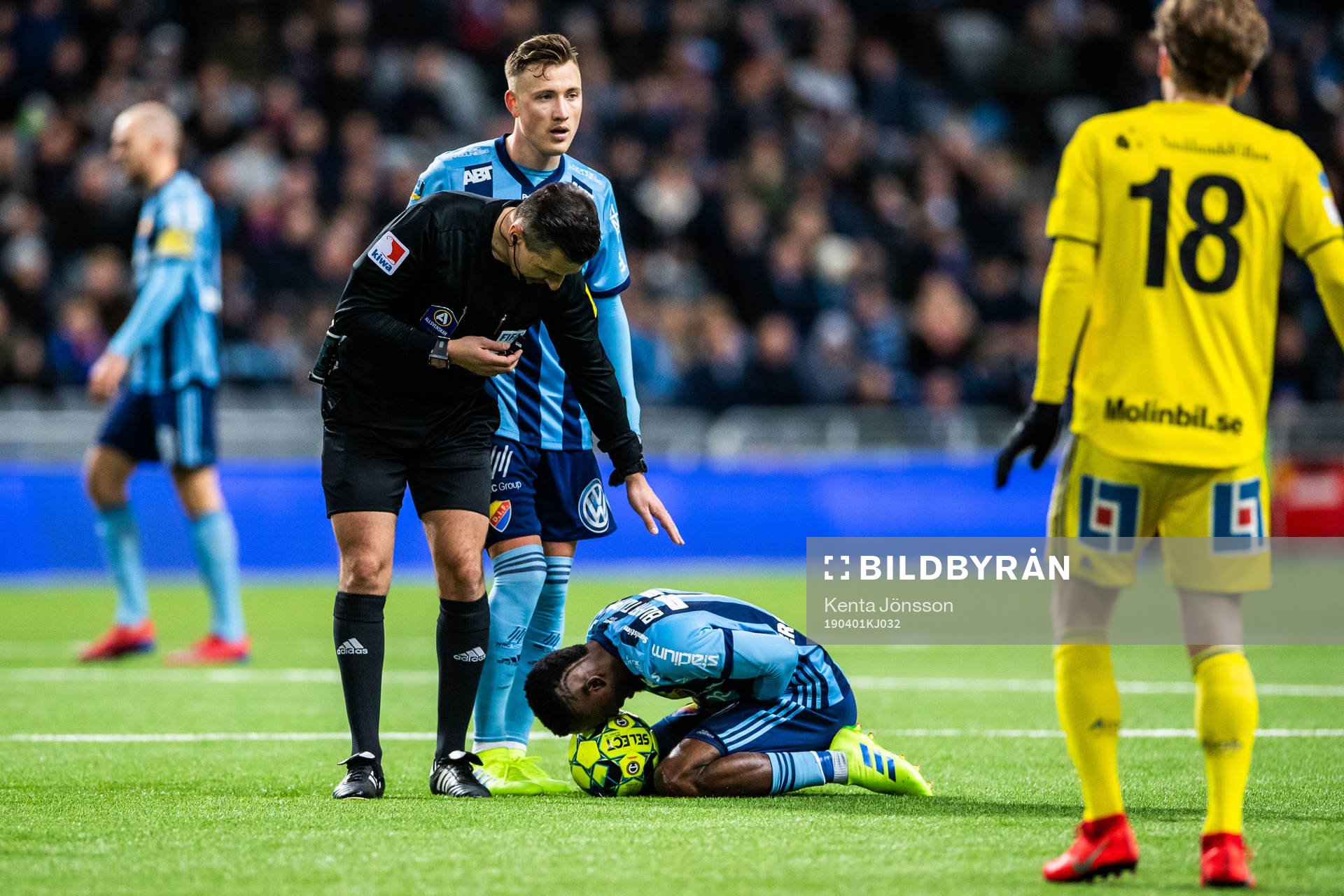 Djurgårdens Mohamed Buya Turay har ont