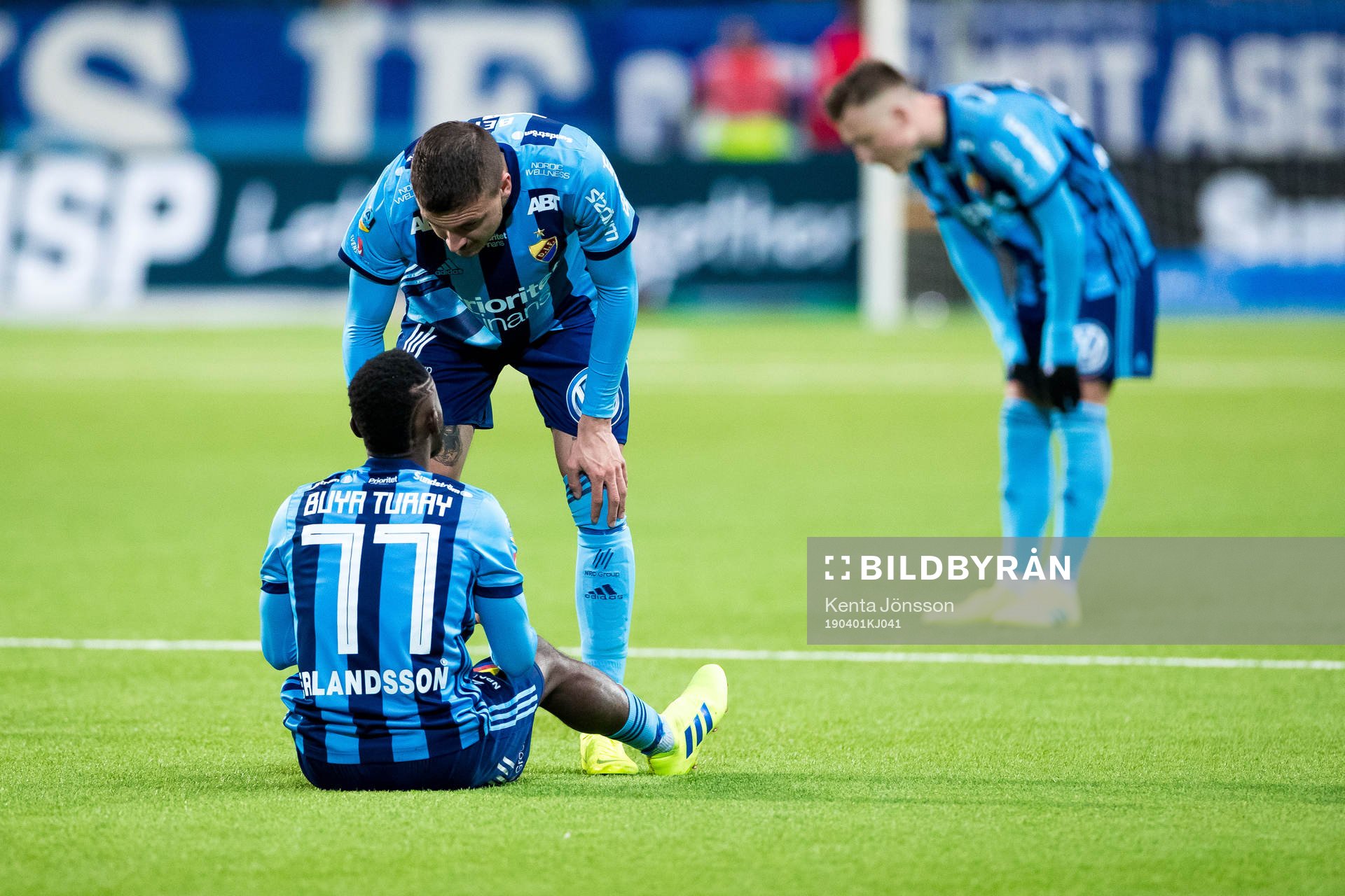 Djurgårdens Mohamed Buya Turay deppar med Erik Berg
