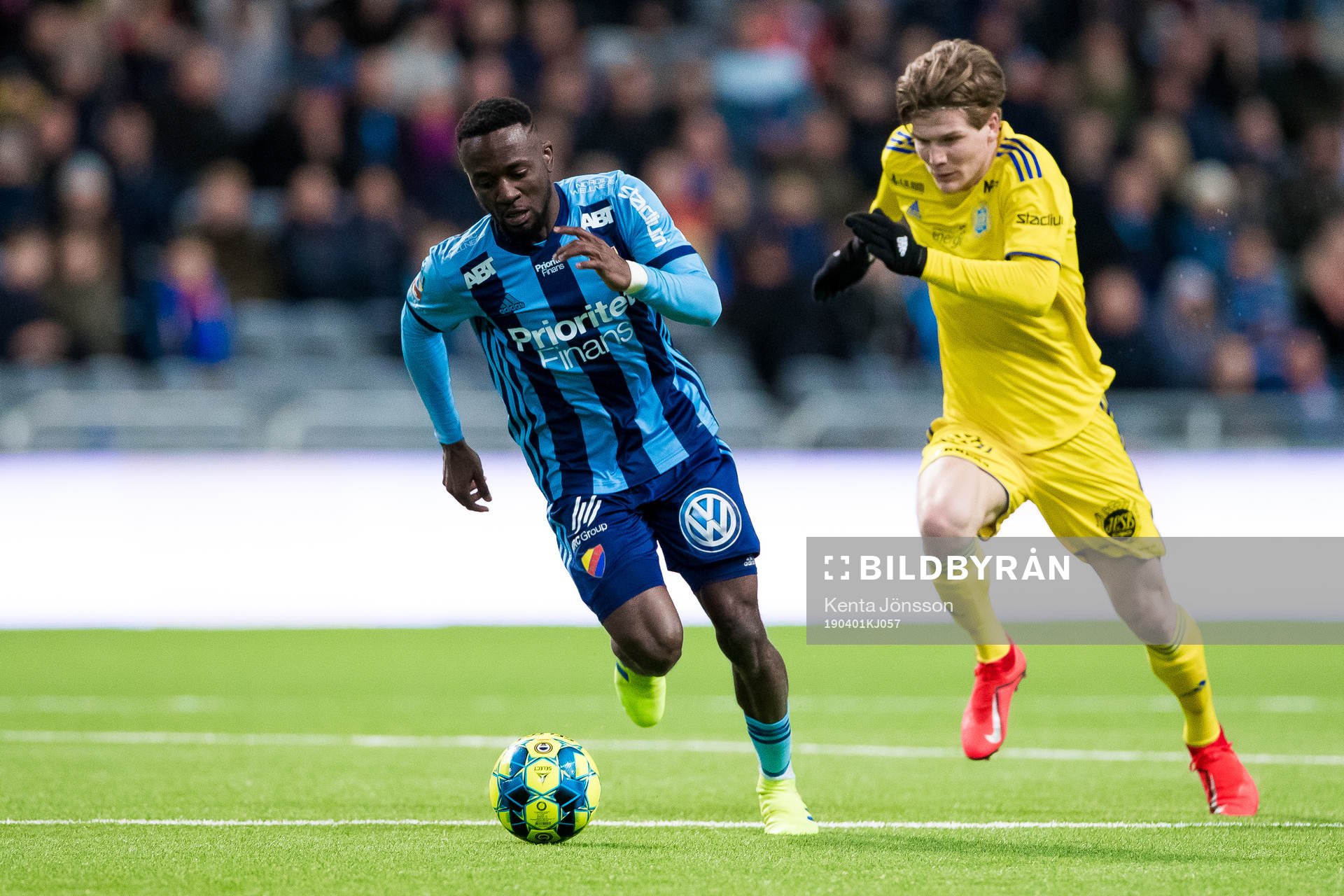 Djurgårdens Mohamed Buya Turay och Sundsvalls Oliver Berg