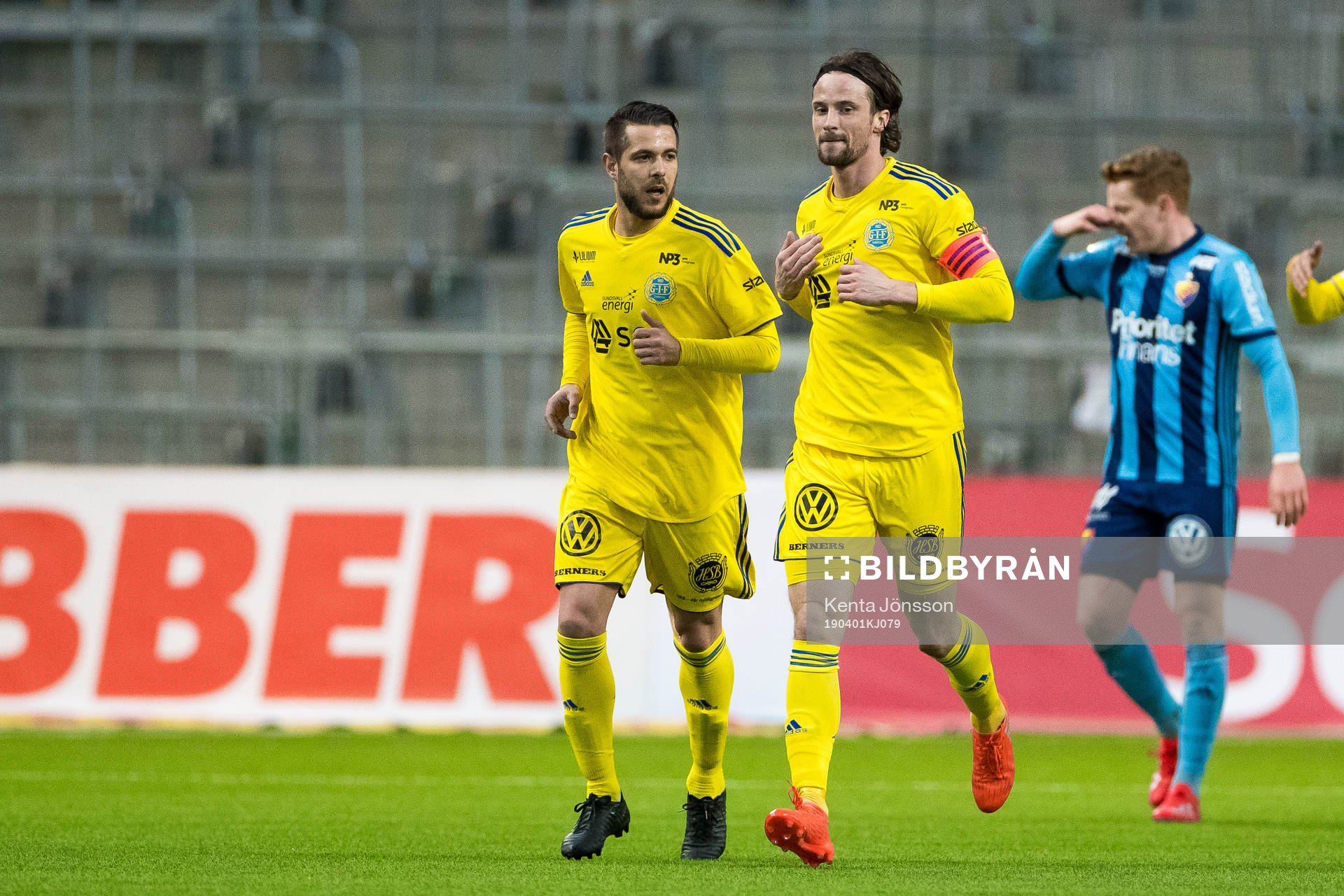 Sundsvalls Linus Hallenius med Juan Jose Ciercoles Sagra