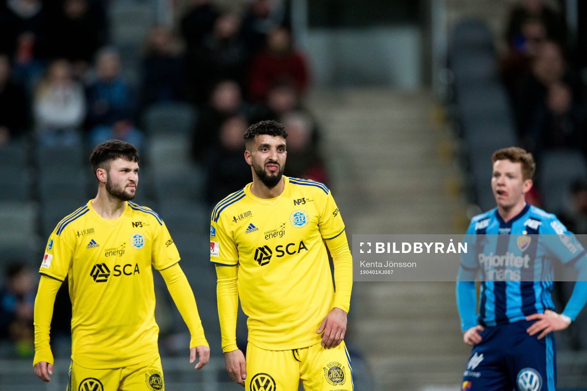 Sundsvalls Jonathan Tamimi Syberg och Omar Eddahri bredvid
