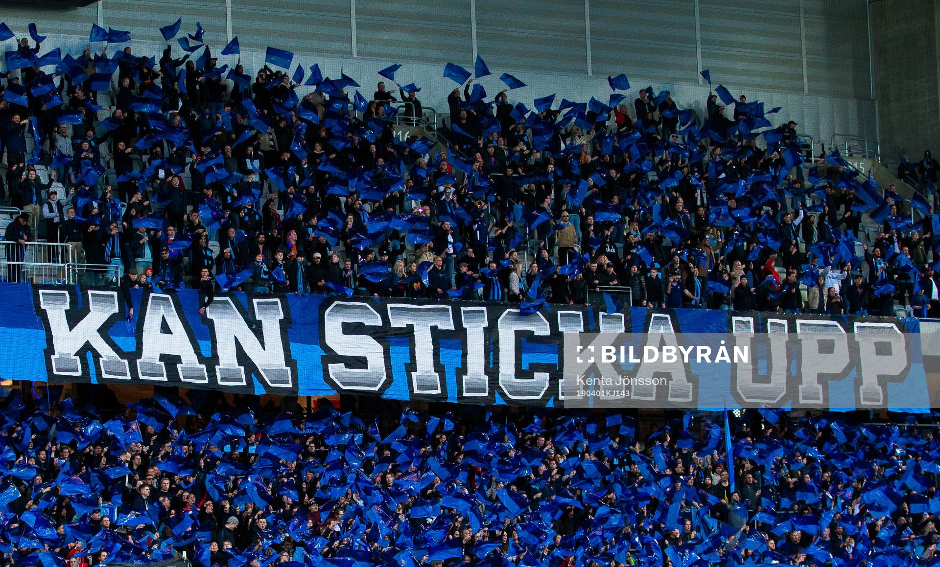 Djurgårdens supportrar med ett tifo