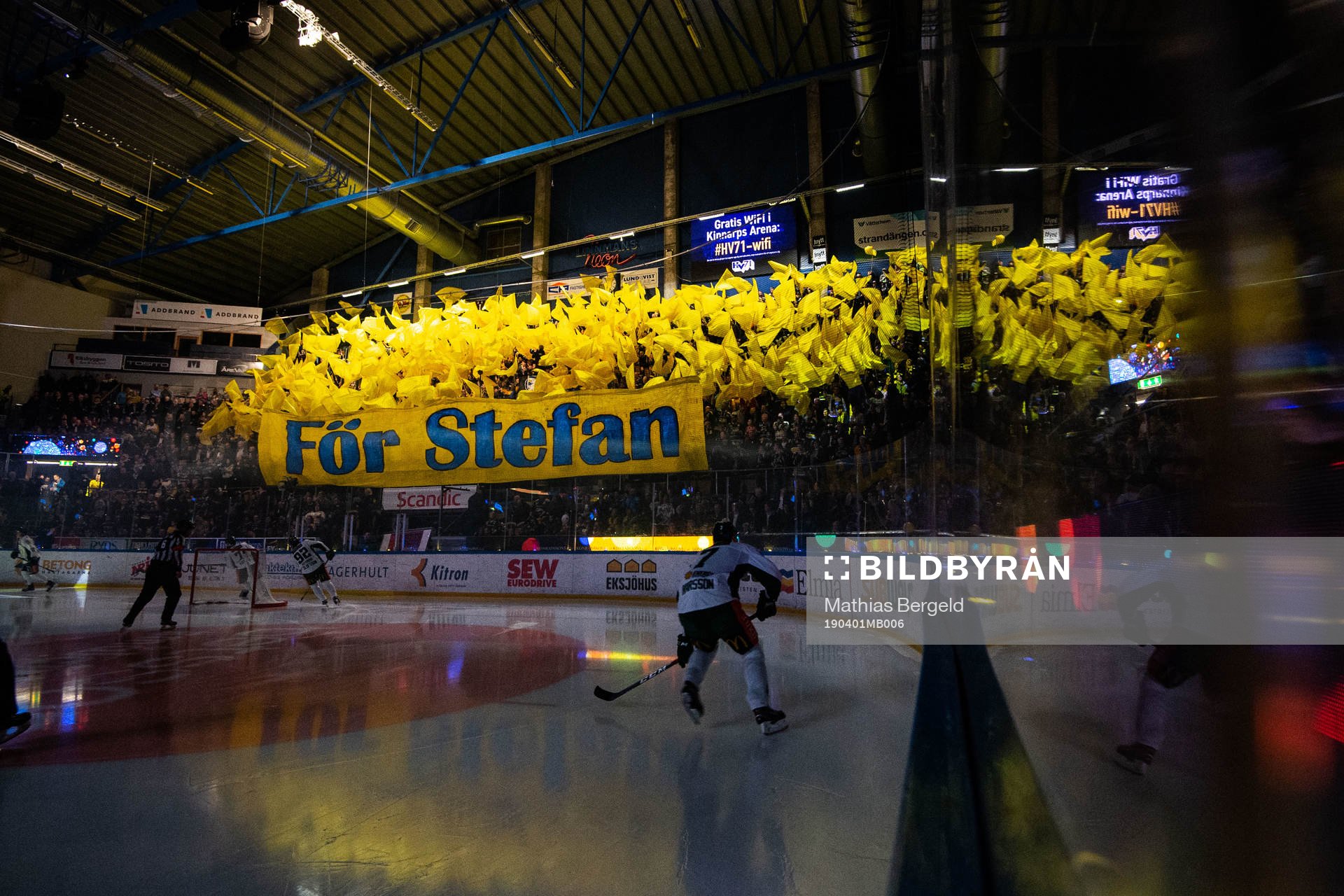 s supportrar med ett tifo