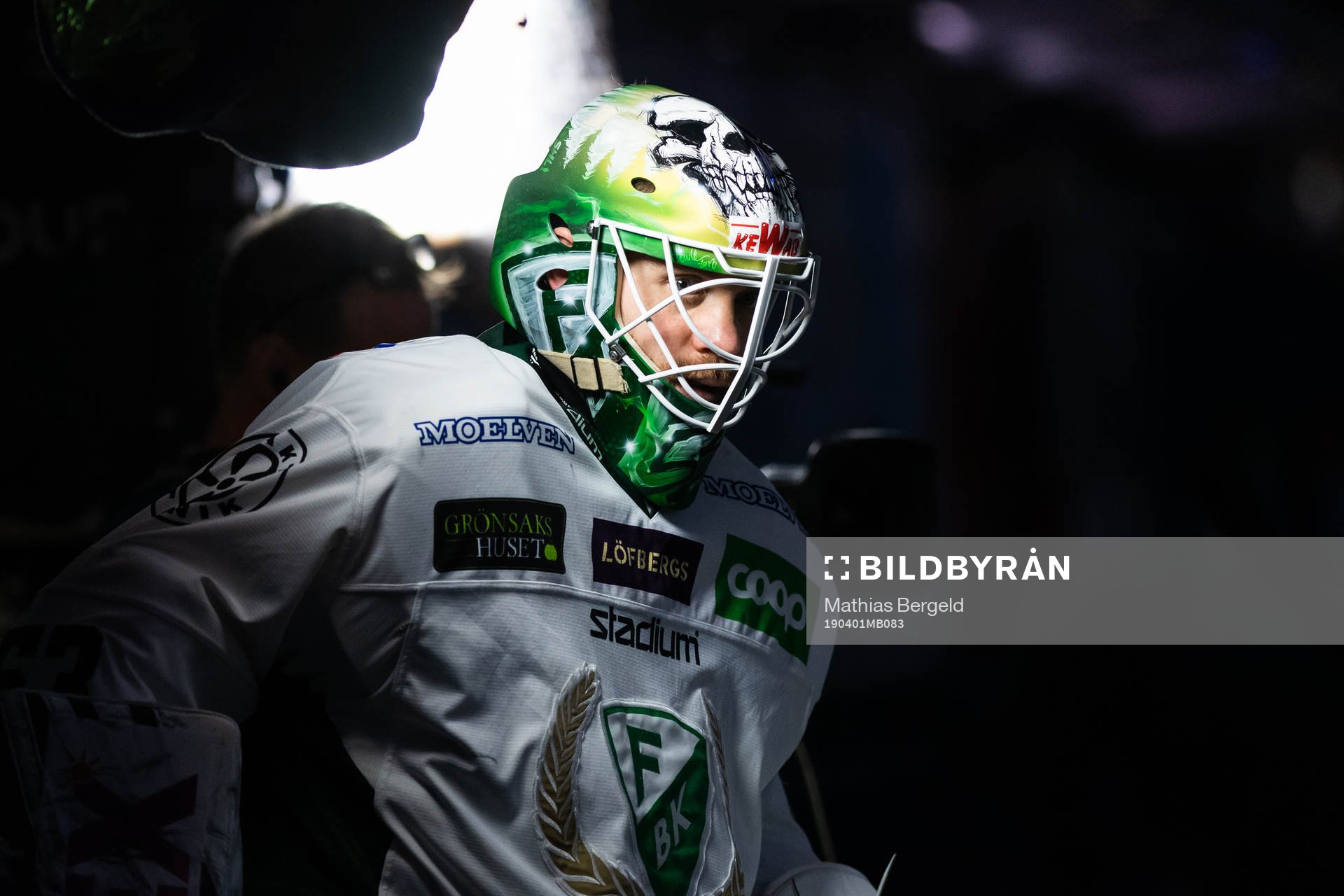 Färjestads målvakt Markus Svensson i periodpaus