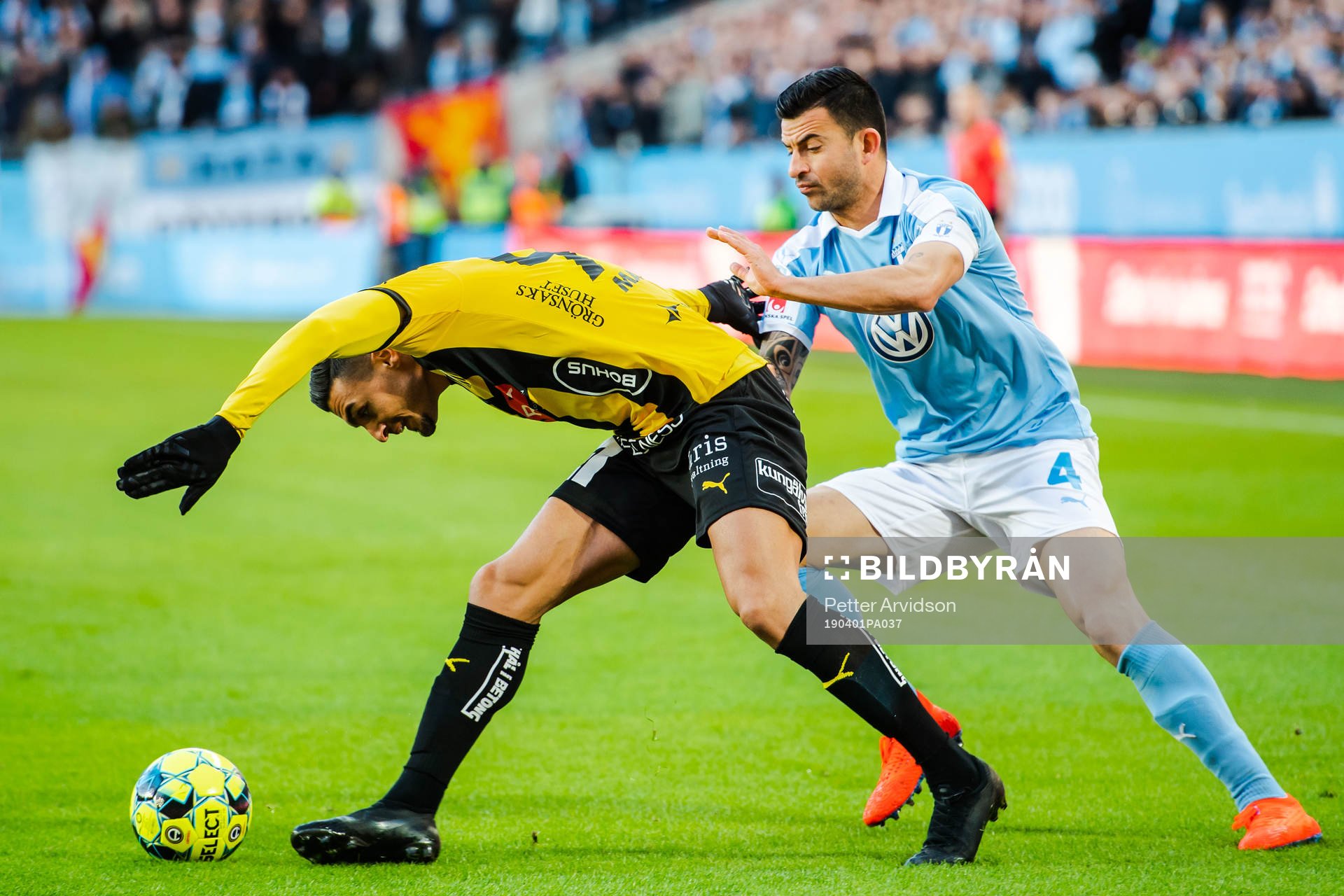 Malmö FFs Behrang Safari och Häckens Ahmed Yasin