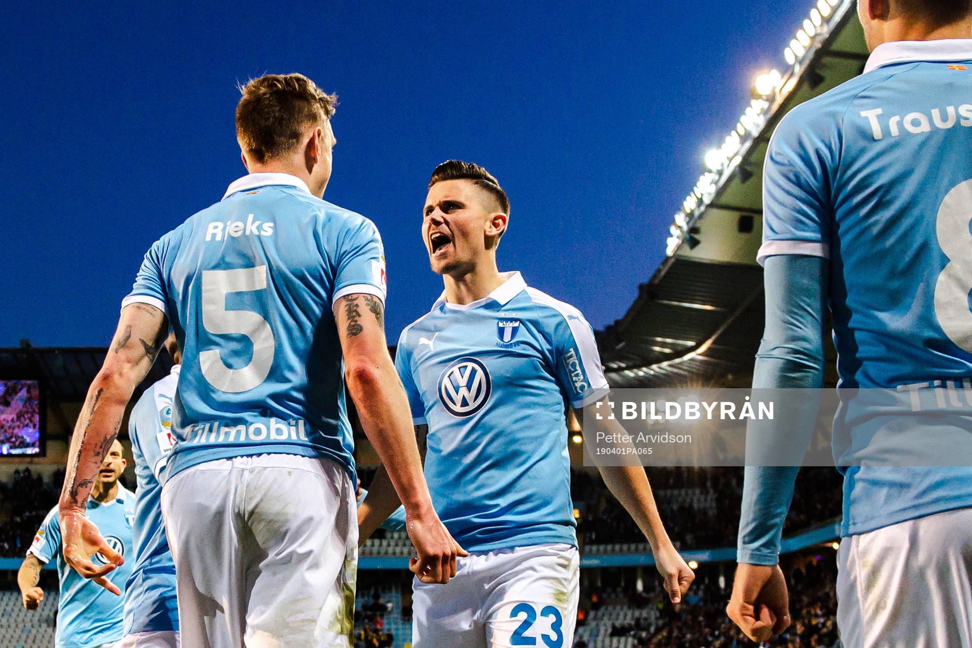 Malmö FFs Marcus Antonsson jublar med Sören Rieks efter 1-0 under fotbollsmatchen i Allsvenskan mellan Malmö FF och Häcken den 1 april 2019 i Malmö.